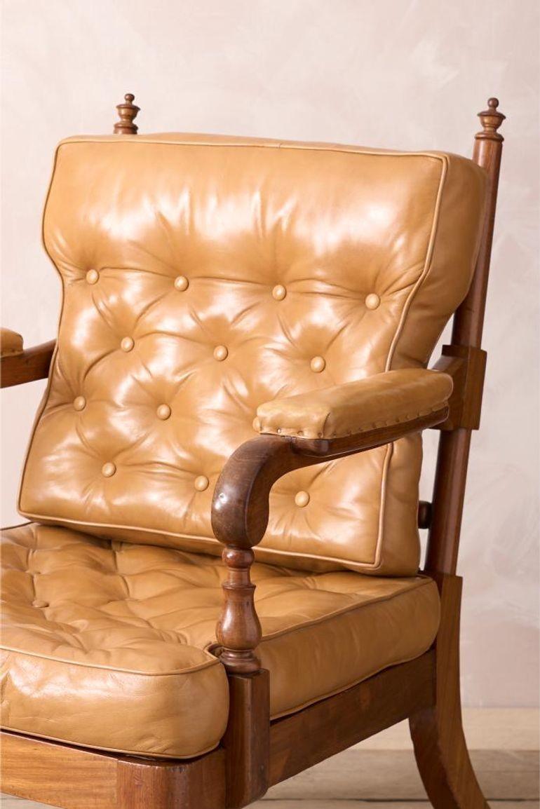 XIXe siècle Chaise de bibliothèque victorienne en acajou et cuir à dossier en fuseau en vente