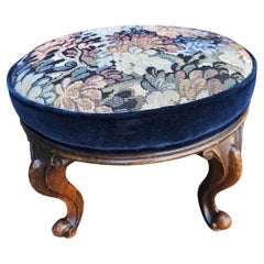 Tabouret de style victorien en acajou, tapisserie et velours rembourré 