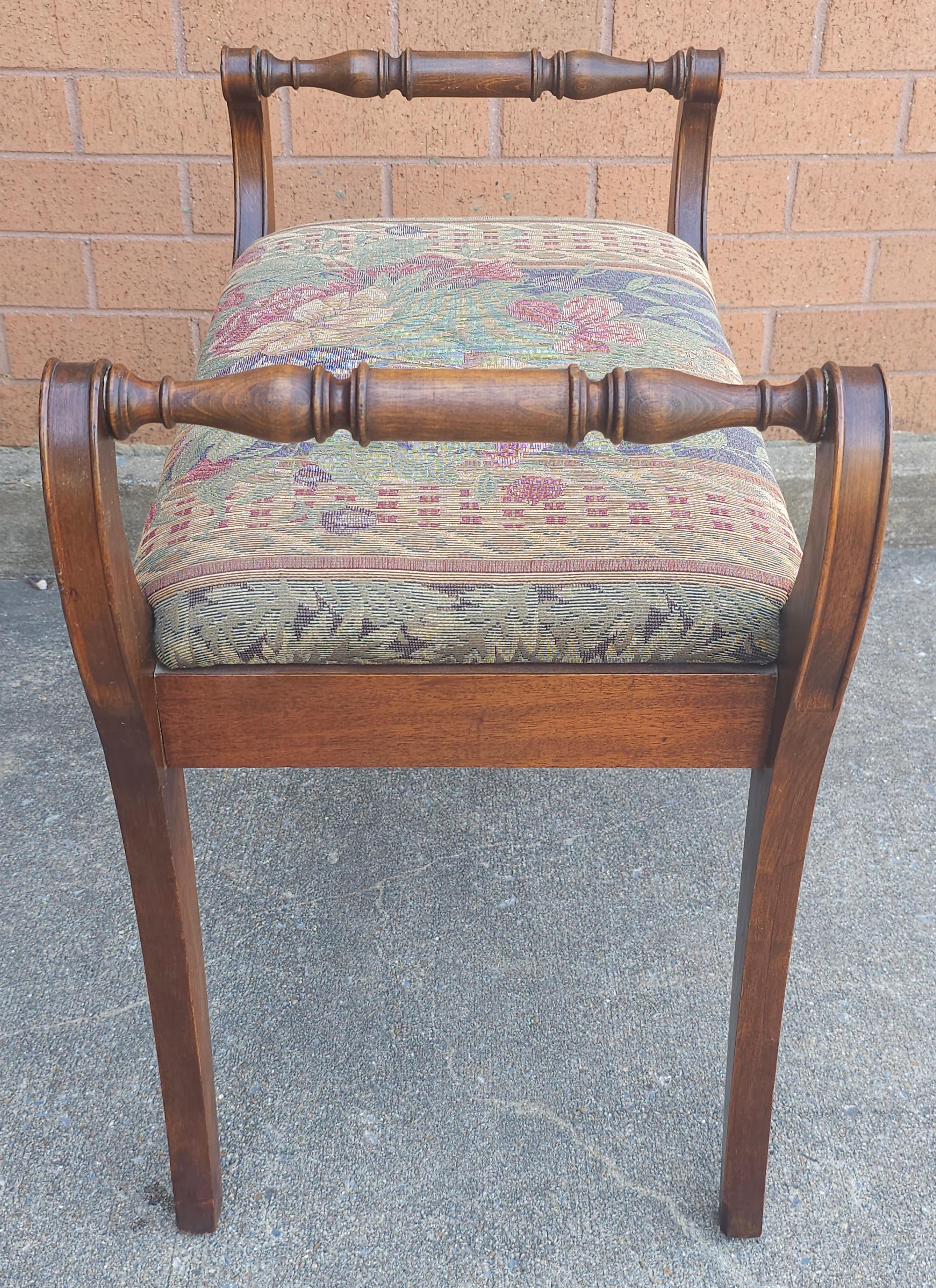 Victorian Mahogany and Tapestry Upholstered Bench In Good Condition For Sale In Germantown, MD