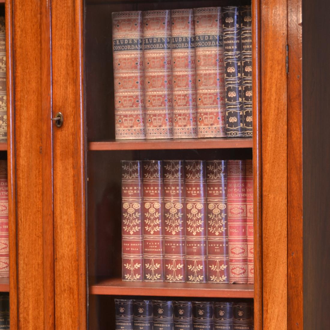 Victorian Mahogany Antique Glazed Bookcase on Cupboard In Good Condition In Link 59 Business Park, Clitheroe