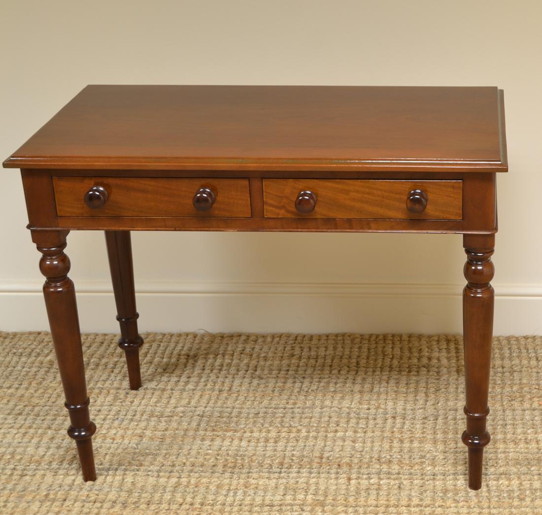 Victorian Mahogany Antique Side Table or Writing Table In Good Condition In Link 59 Business Park, Clitheroe