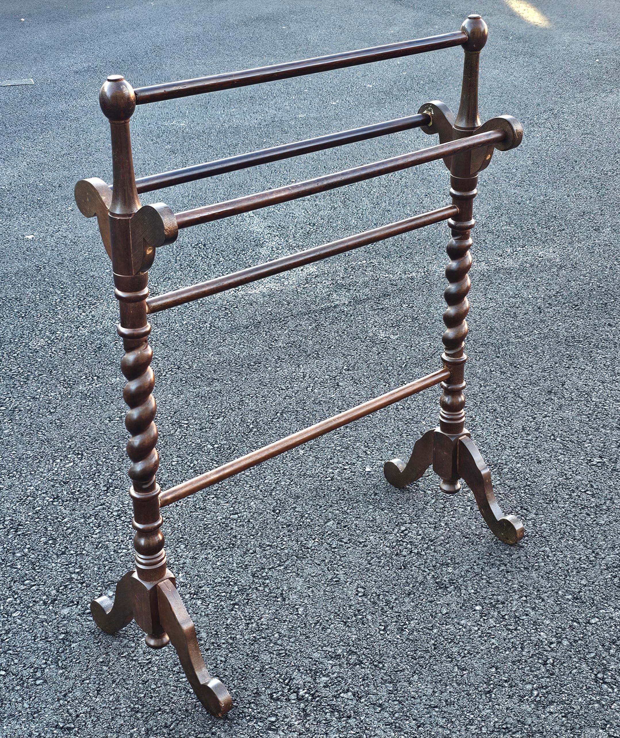 Rack à courtepointe Barley Twist en acajou de l'époque victorienne, d'un poids léger
Mesure 26