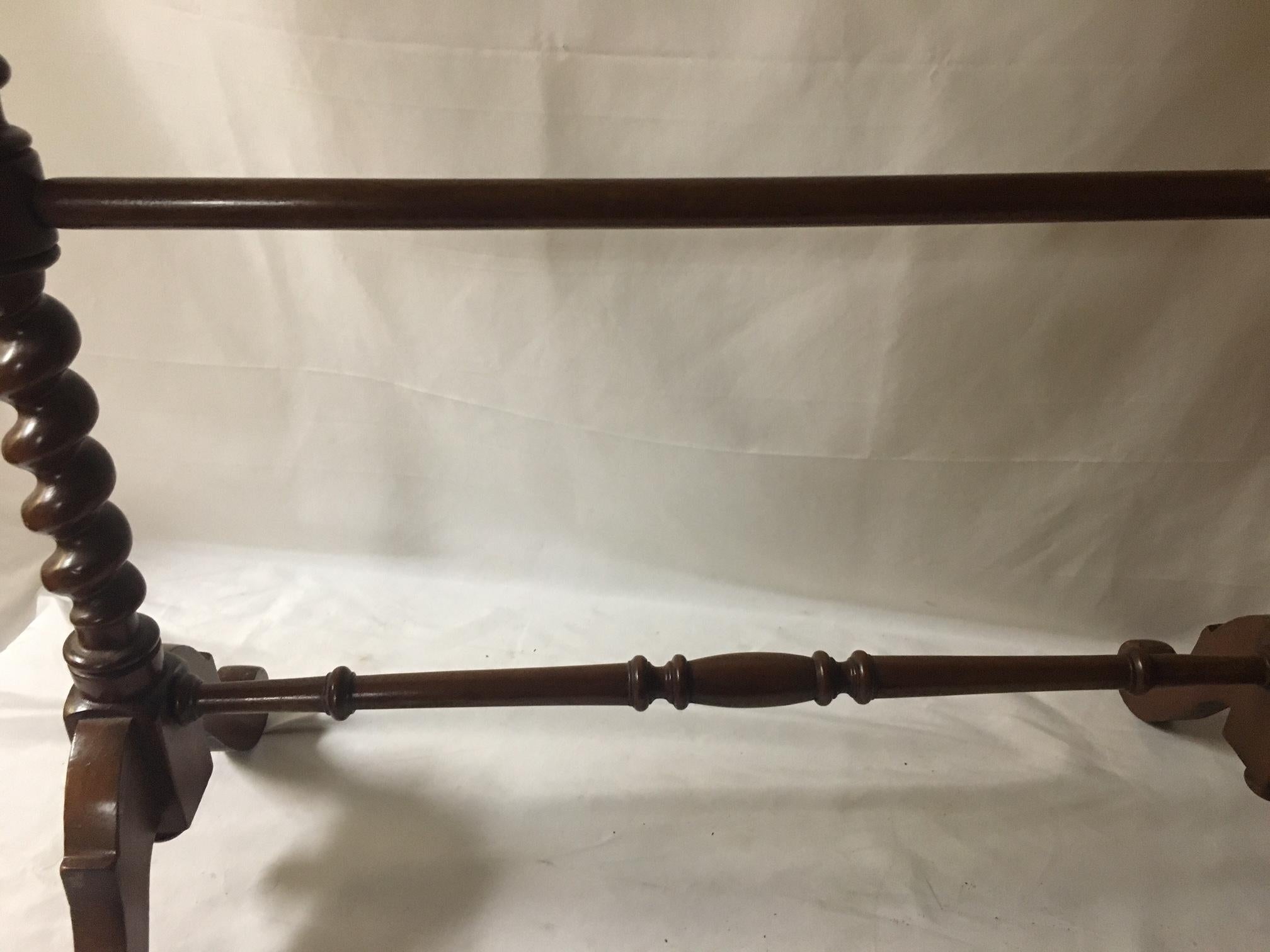 Victorian Mahogany Blanket or Towel Stand with Barley Twist Spindels In Good Condition For Sale In Savannah, GA