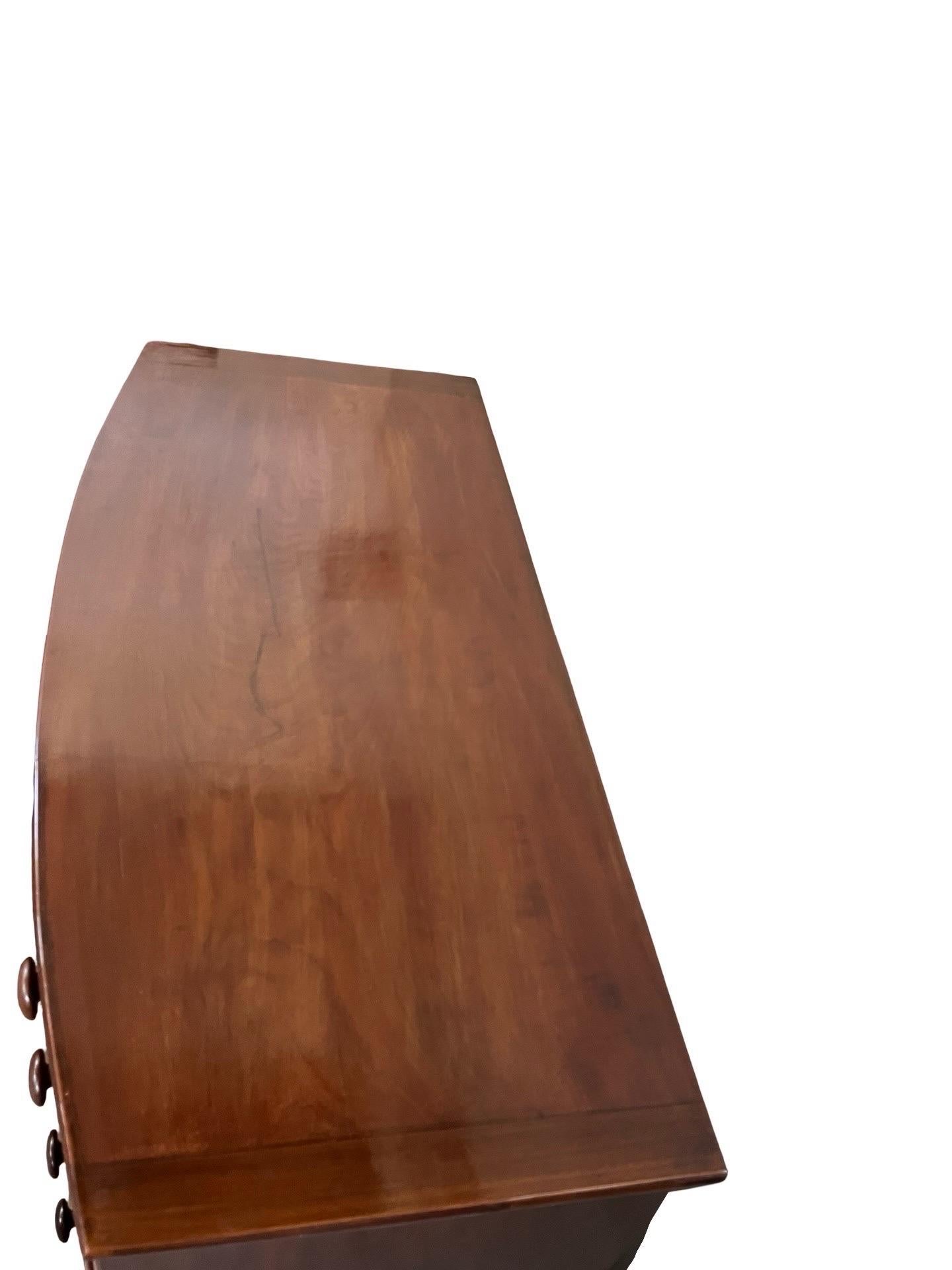Cómoda Victoriana de Caoba con Frente de Arco, Ca. 1860 en venta 3