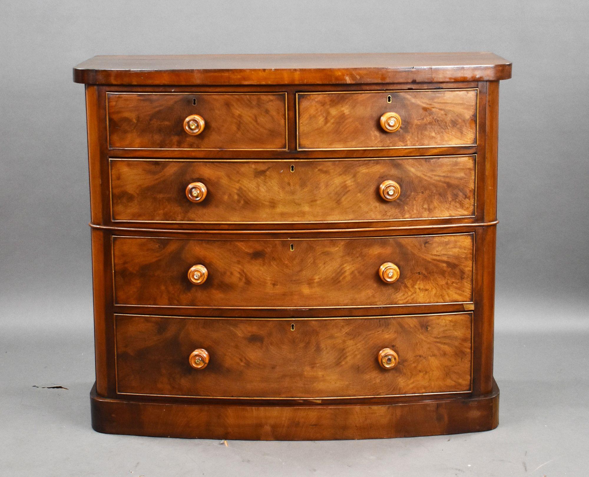 Victorian Mahogany Bow Front Chest of Drawers – Circa 1880
Elevate your interior with this timeless Victorian Mahogany Bow Front Chest, an exquisite example of 19th-century craftsmanship. This elegant piece features a rich, warm patina and finely