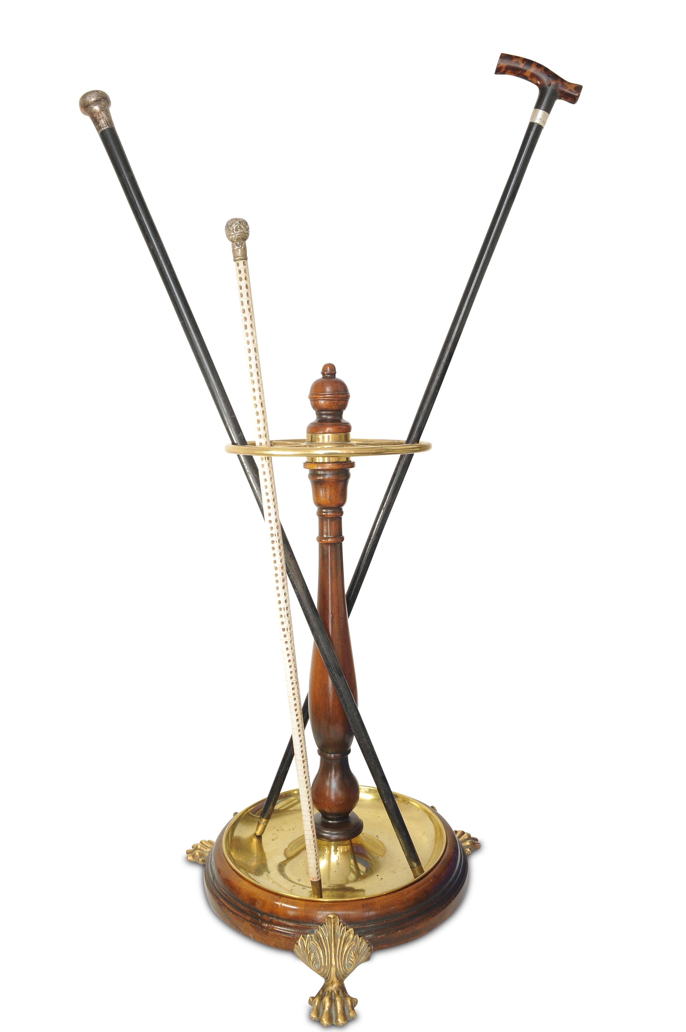 Victorien Stand victorien en acajou et laiton pour bâtons et parapluies avec pieds en patte de lion 1850 en vente