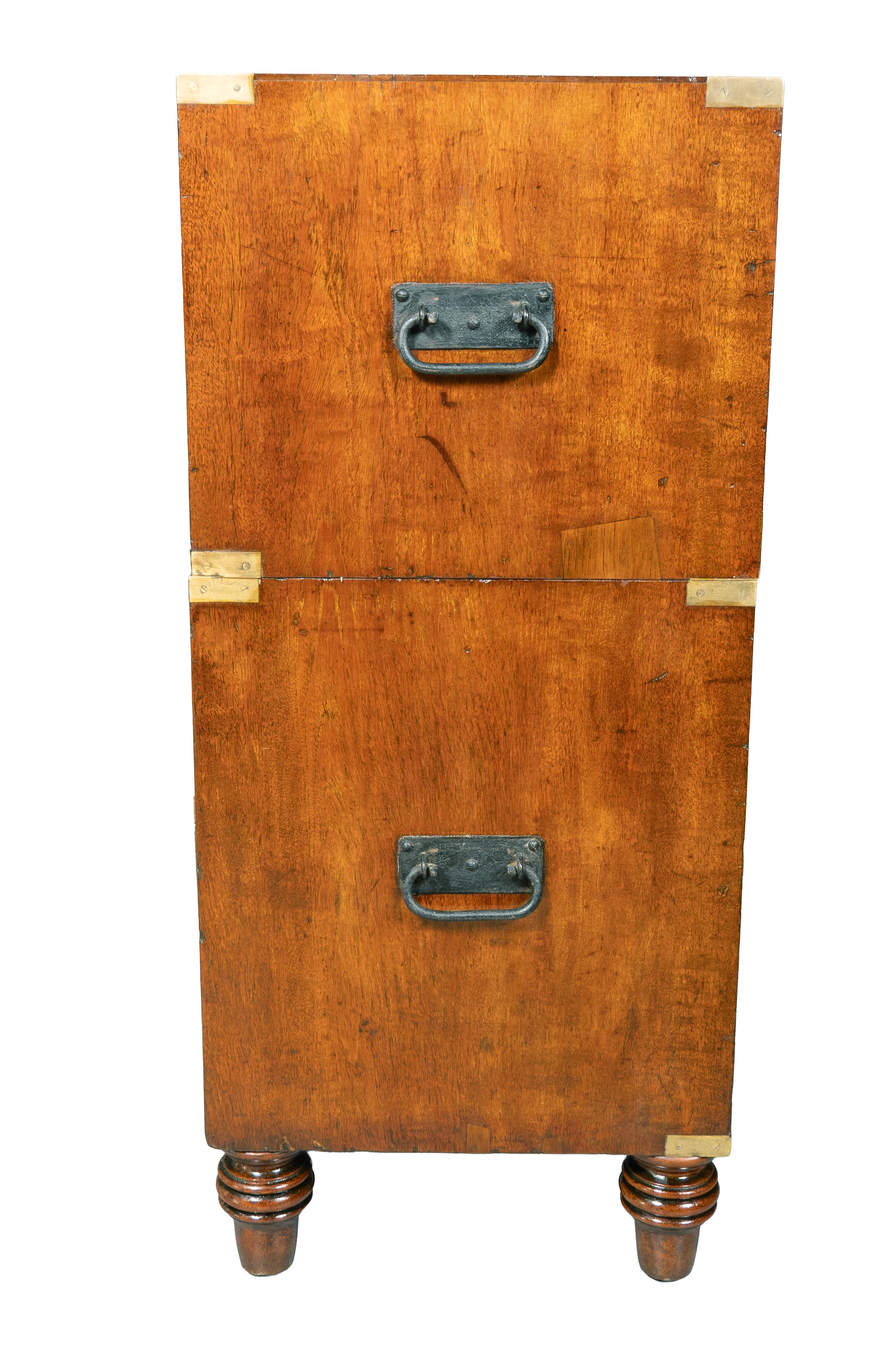 Stile Campaign Cassapanca vittoriana in mogano di S.W. A. Silver & Co in vendita