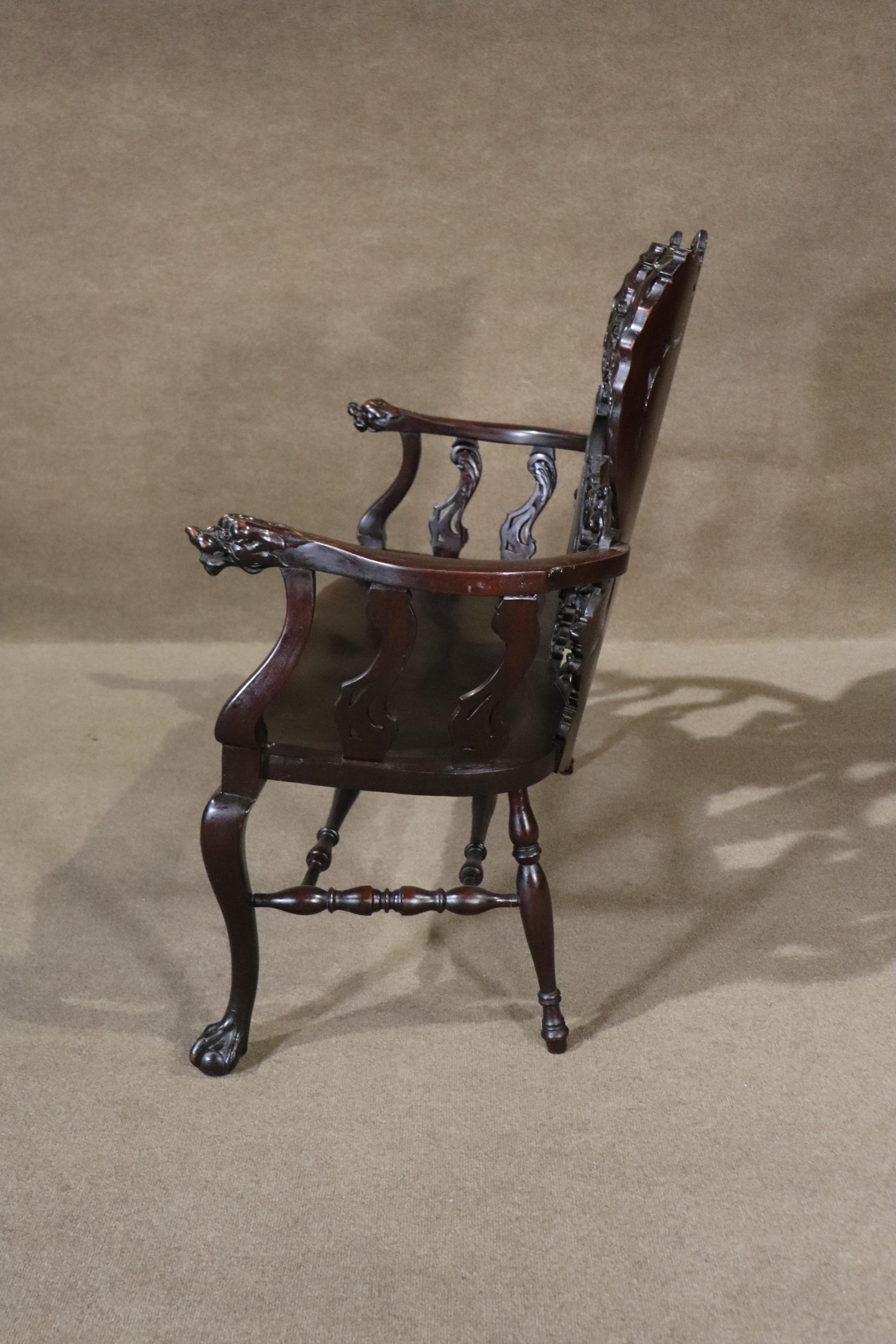 Victorian Mahogany Carved Bench In Good Condition For Sale In Brooklyn, NY