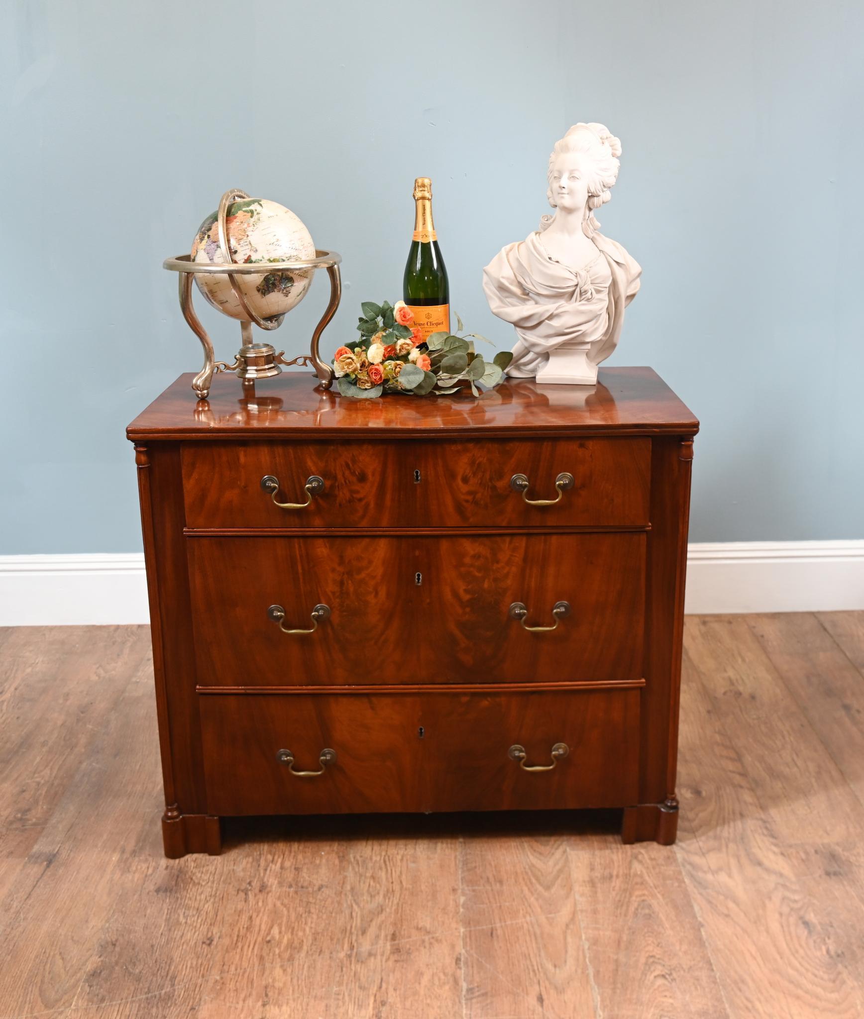 Cassettiera vittoriana in mogano 1880 Commode in vendita 5