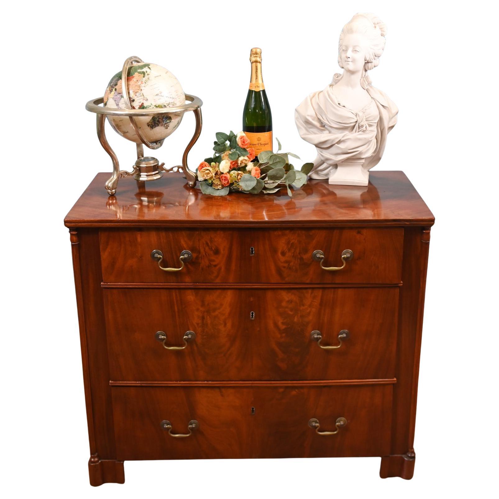 Cassettiera vittoriana in mogano 1880 Commode in vendita