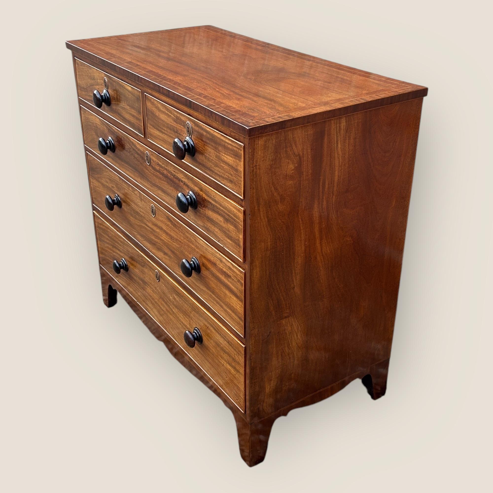 Victorien Commode victorienne en acajou en vente
