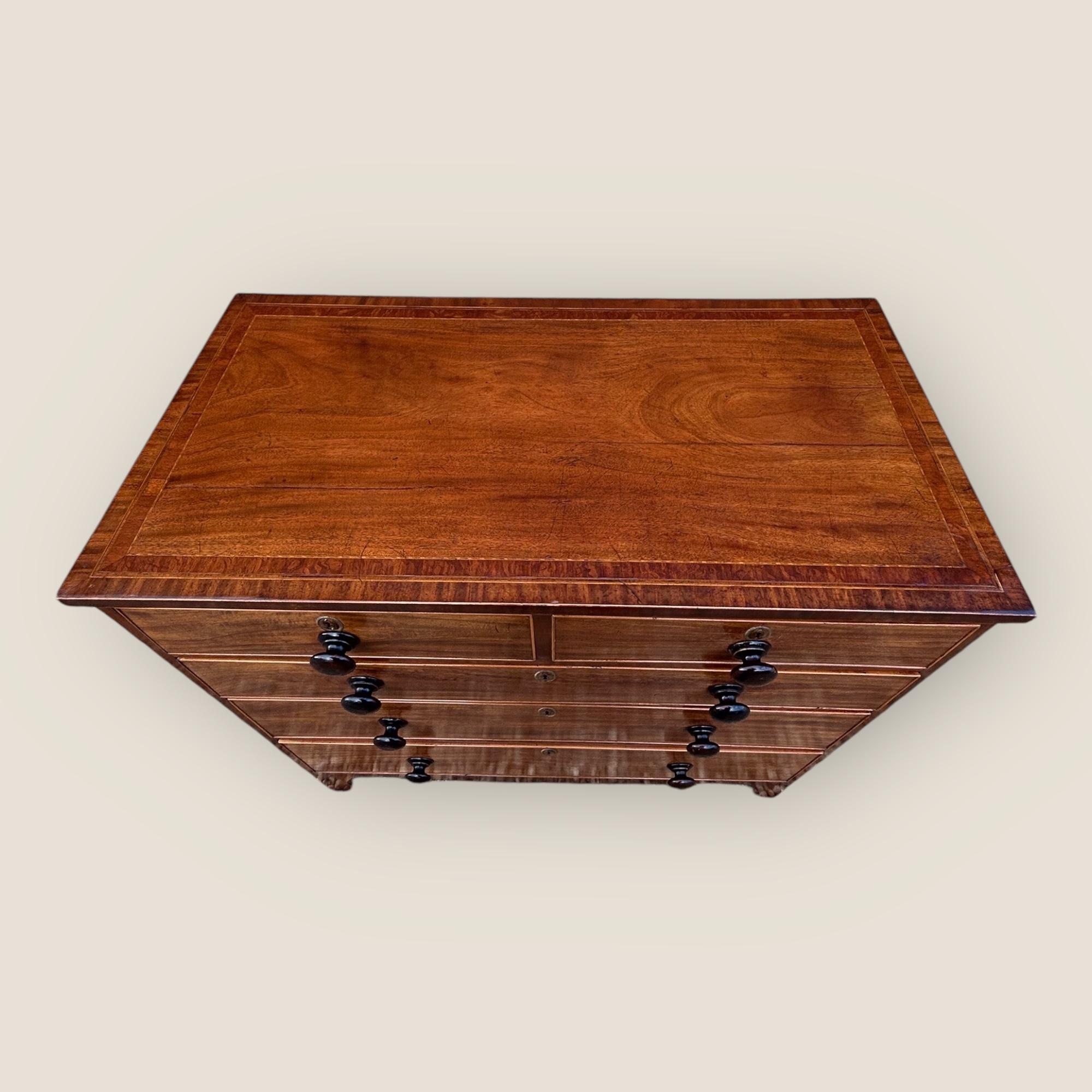 XIXe siècle Commode victorienne en acajou en vente