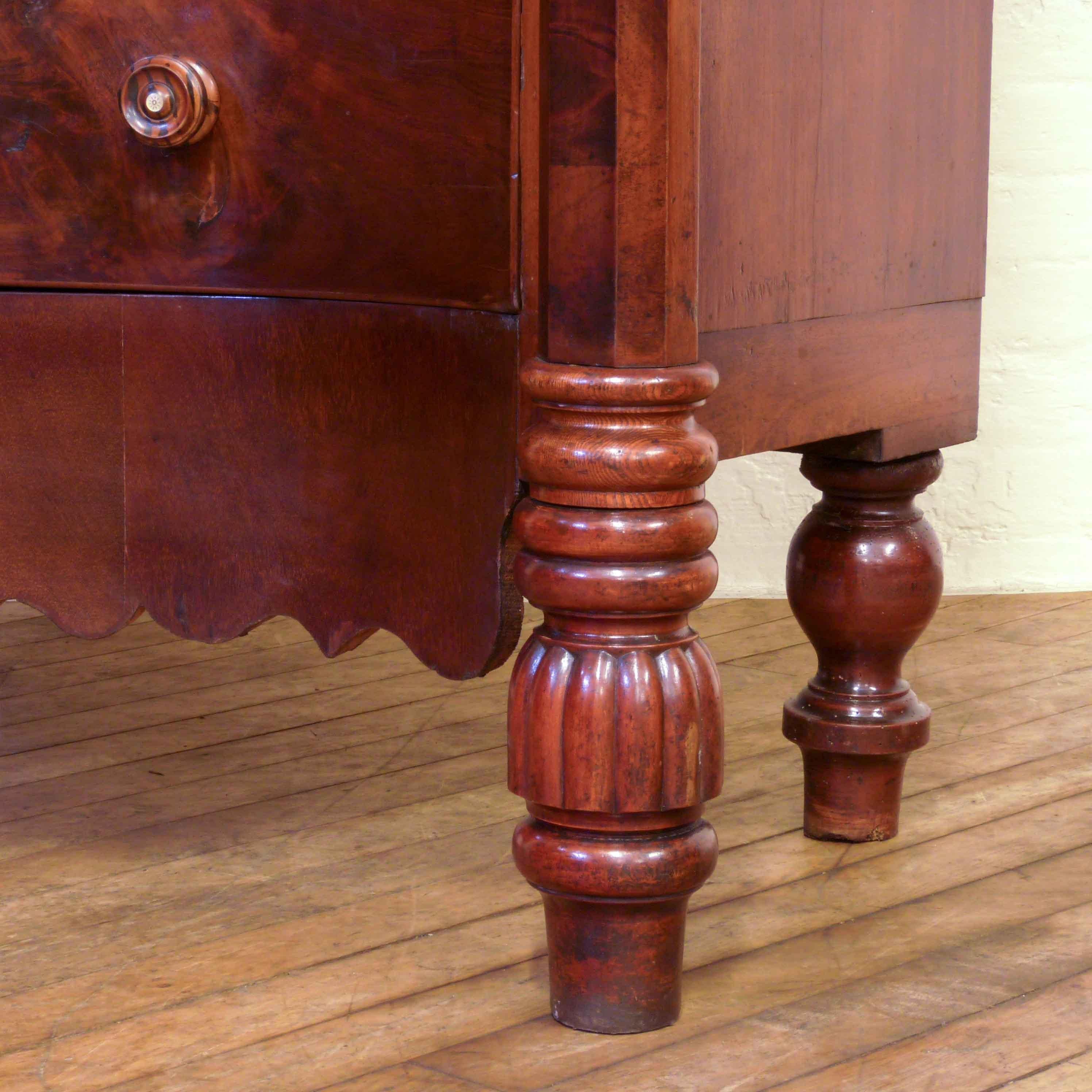 Victorian Mahogany Chest of Drawers In Good Condition For Sale In Manchester, GB