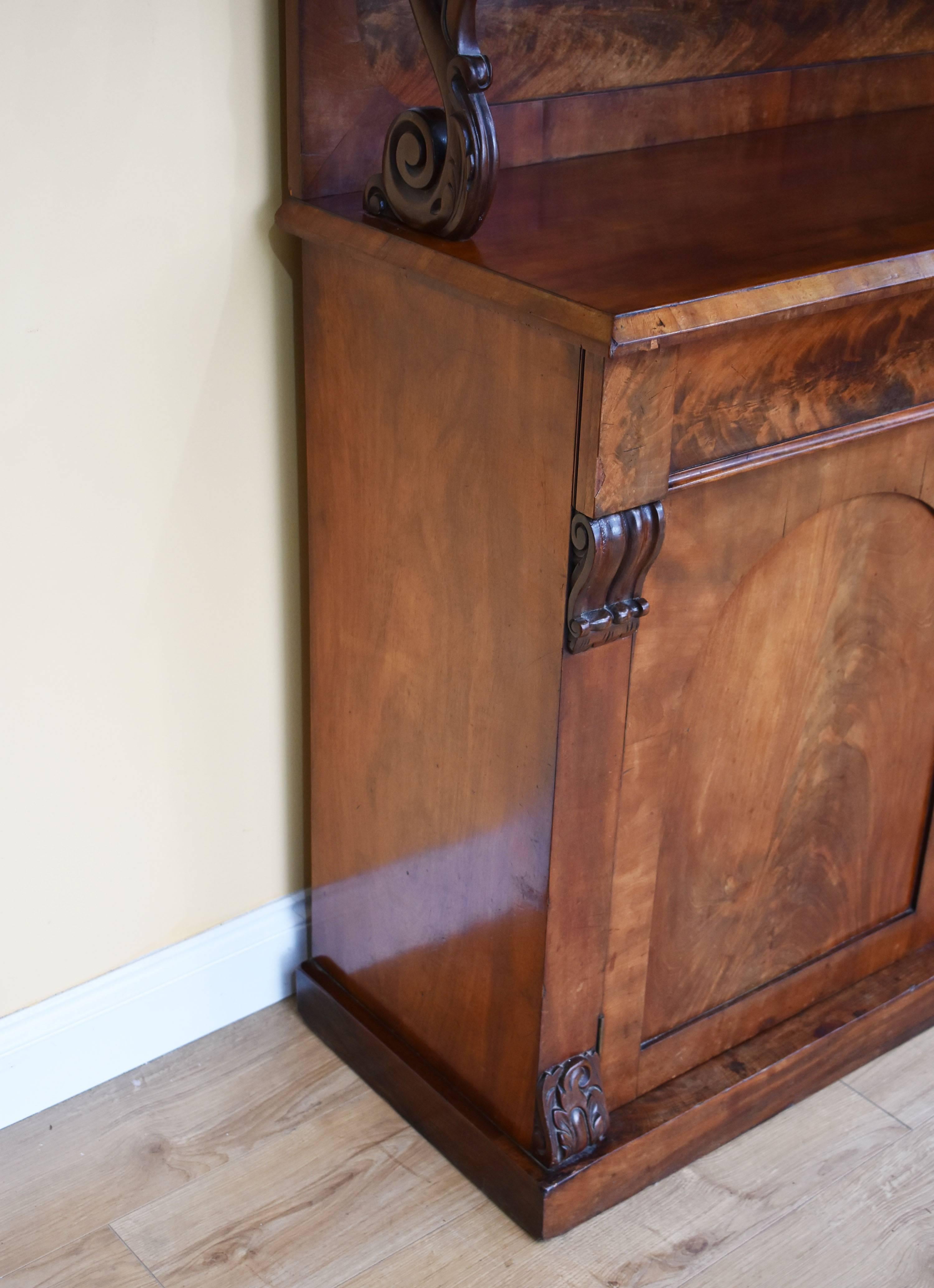 Victorian Mahogany Chiffonier In Good Condition In Chelmsford, Essex