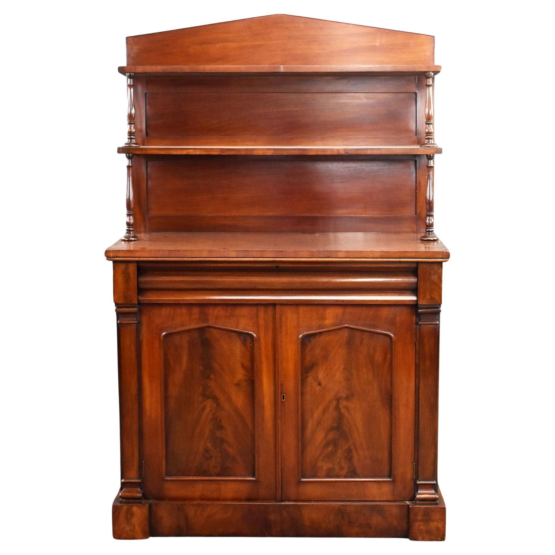 Chiffoniere vittoriano in mogano in vendita