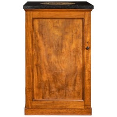 Armoire de collection victorienne en acajou avec plateau en marbre fossilisé