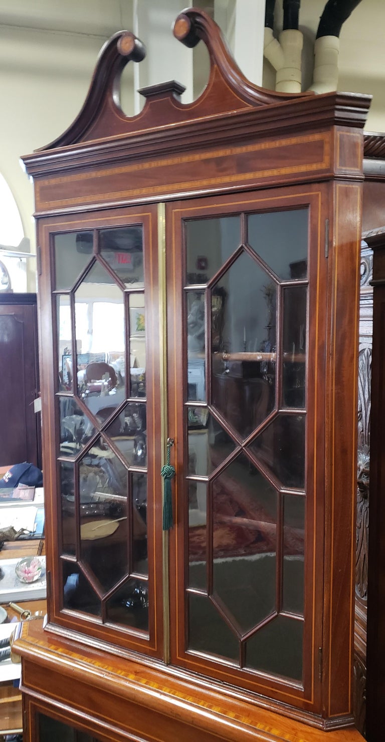 Victorian Mahogany Corner Cabinet For Sale at 1stdibs