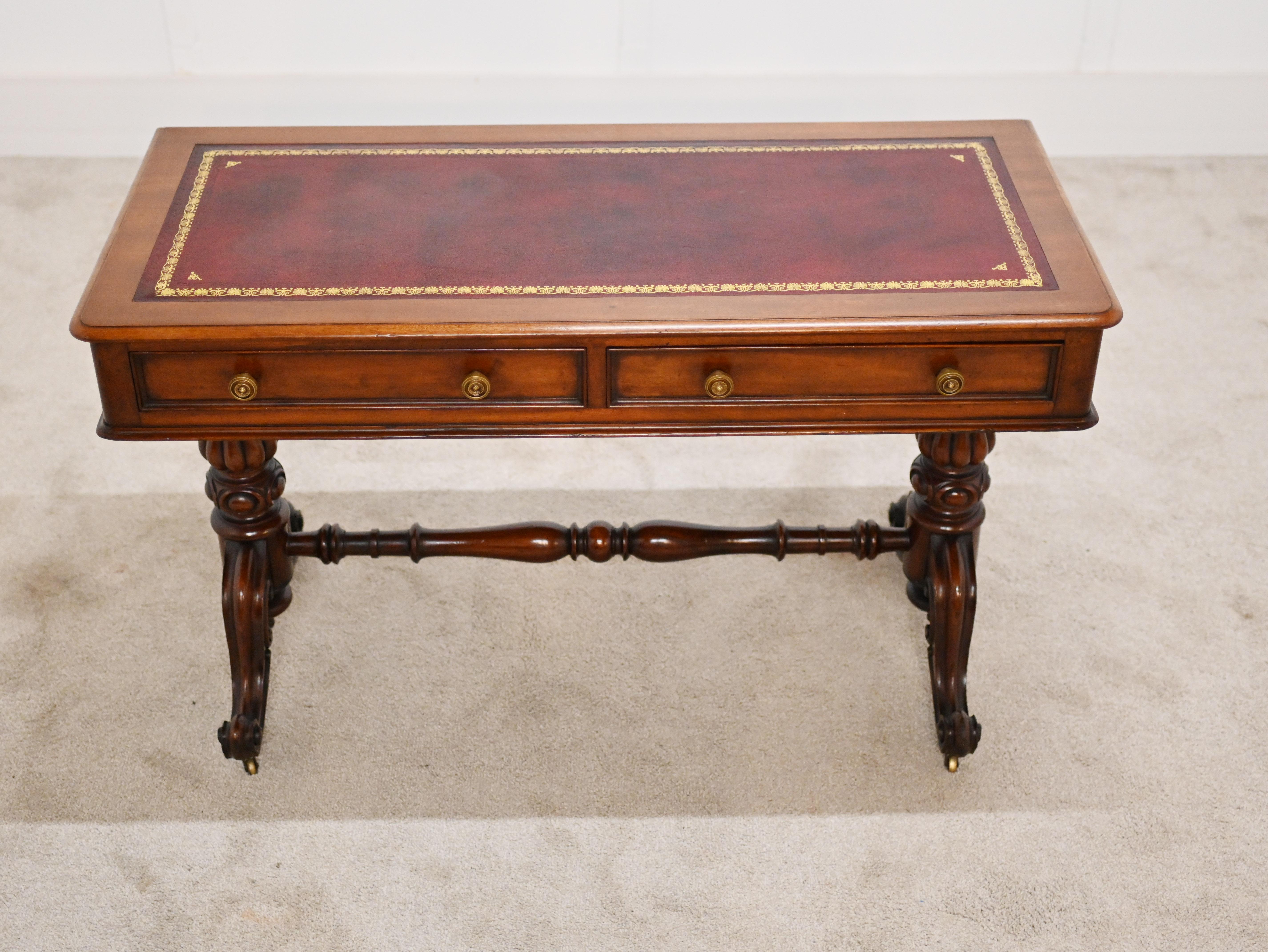 Victorian Mahogany Desk Antique 1880 Writing Table In Good Condition In Potters Bar, GB