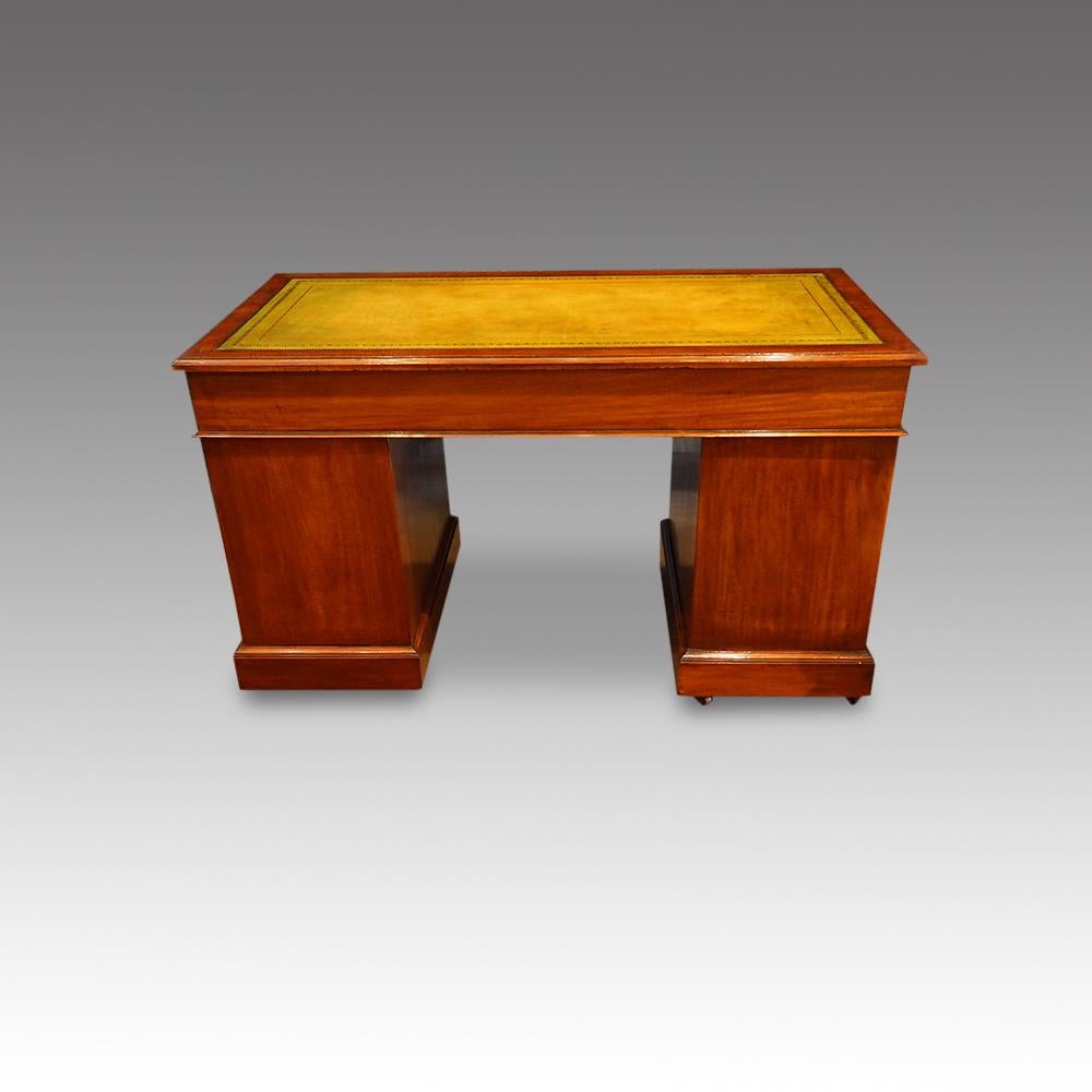 Superb English Victorian benchmade Mahogany Double Pedestal Desk Circa 1870 6
