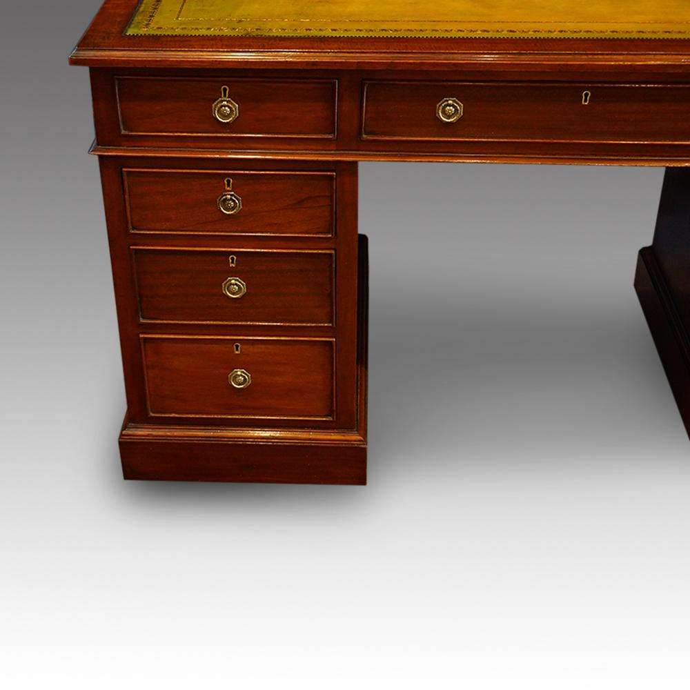 Late 19th Century Superb English Victorian benchmade Mahogany Double Pedestal Desk Circa 1870
