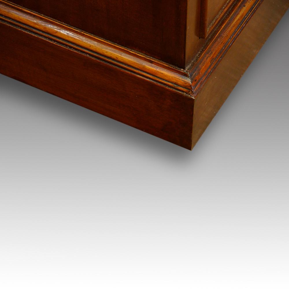 Superb English Victorian benchmade Mahogany Double Pedestal Desk Circa 1870 5