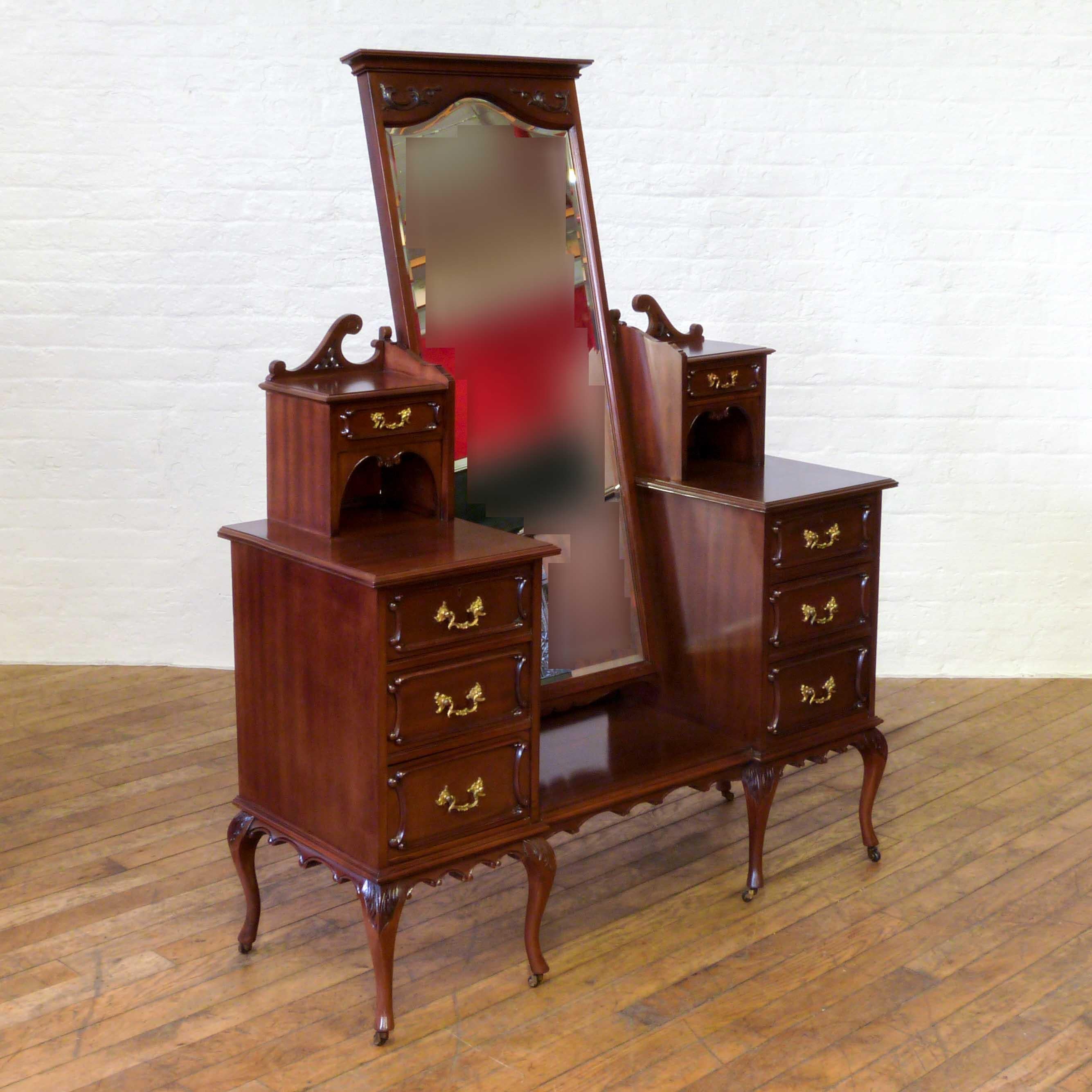 Victorian Mahogany Dressing Table For Sale 3