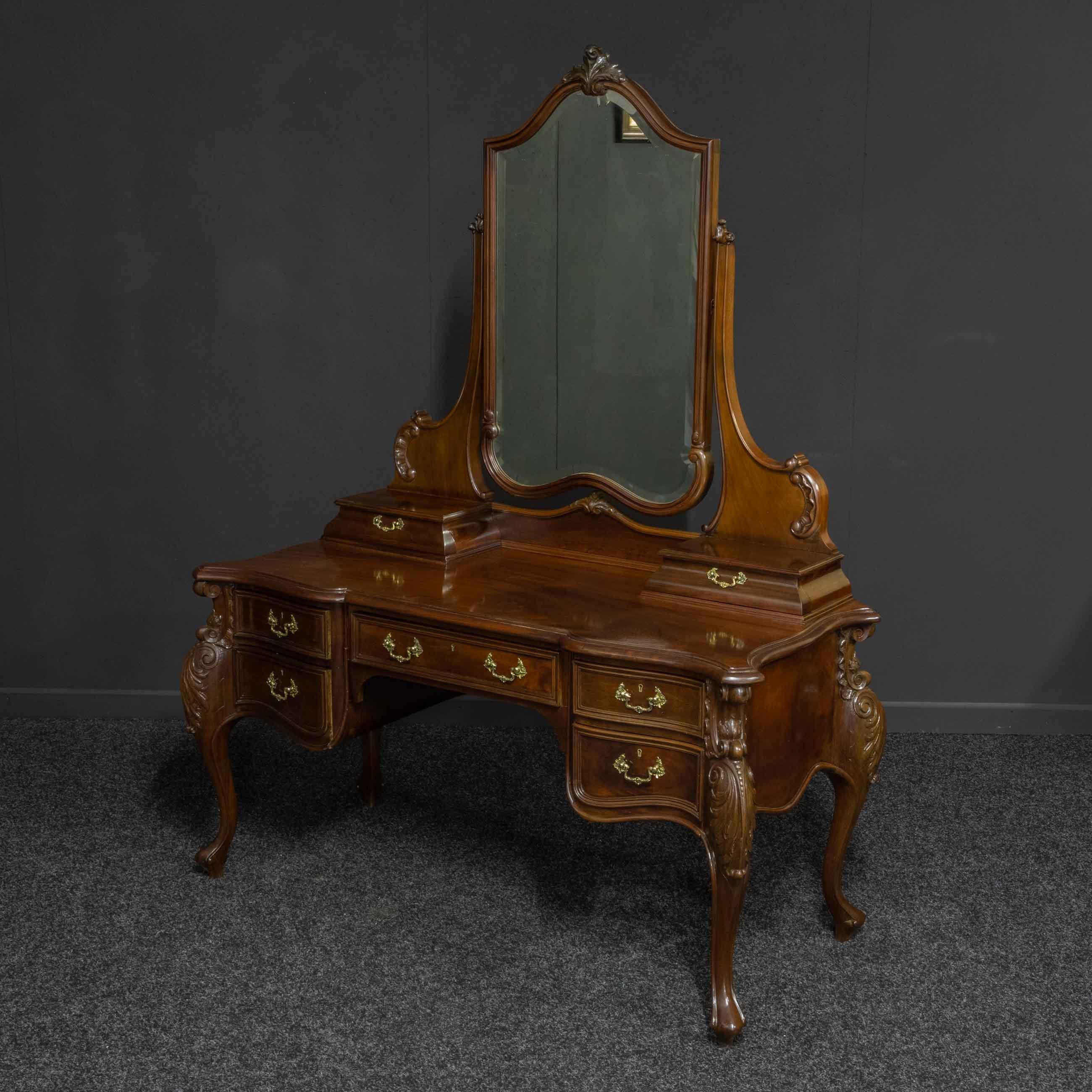 Victorian Mahogany Dressing Table For Sale 4