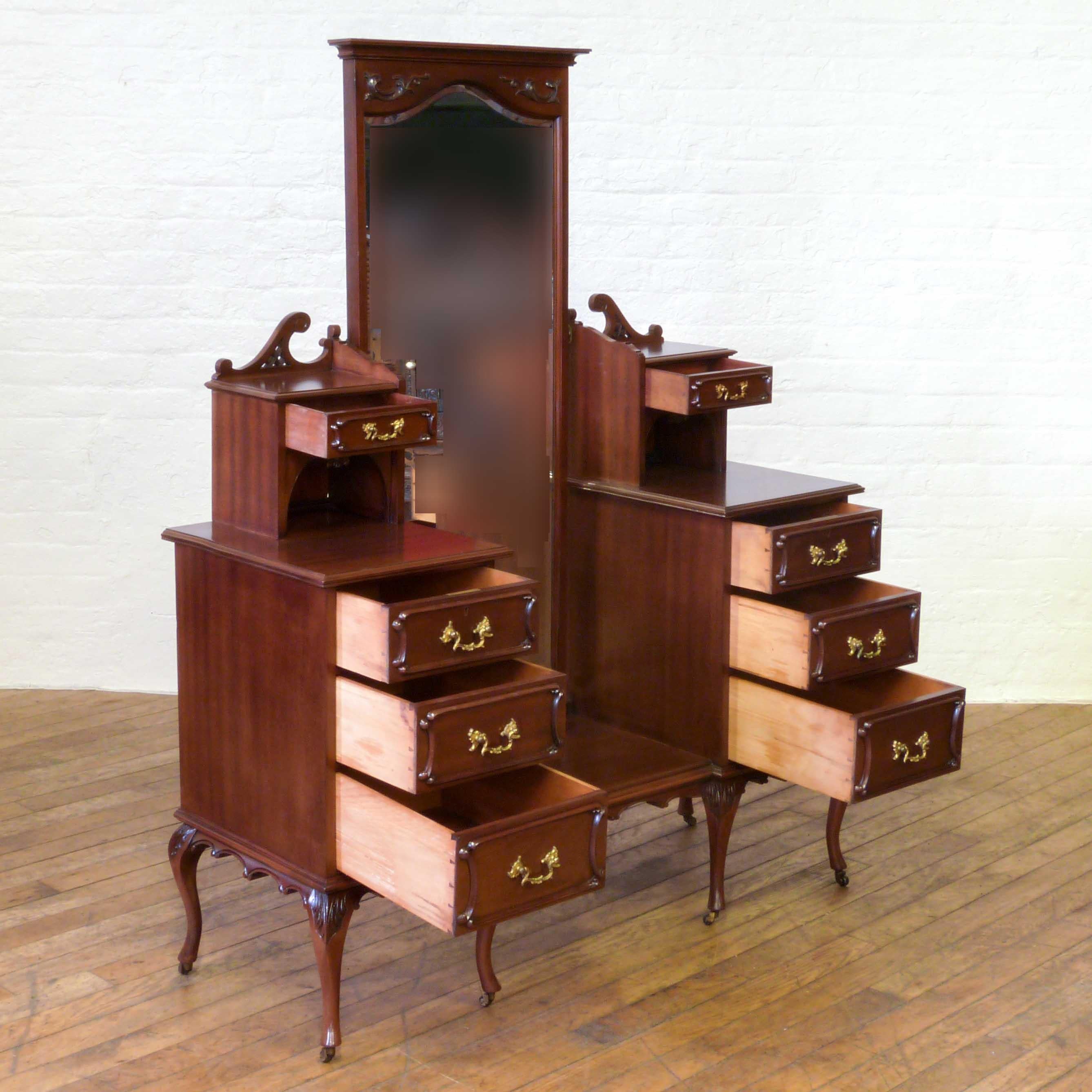Polished Victorian Mahogany Dressing Table For Sale