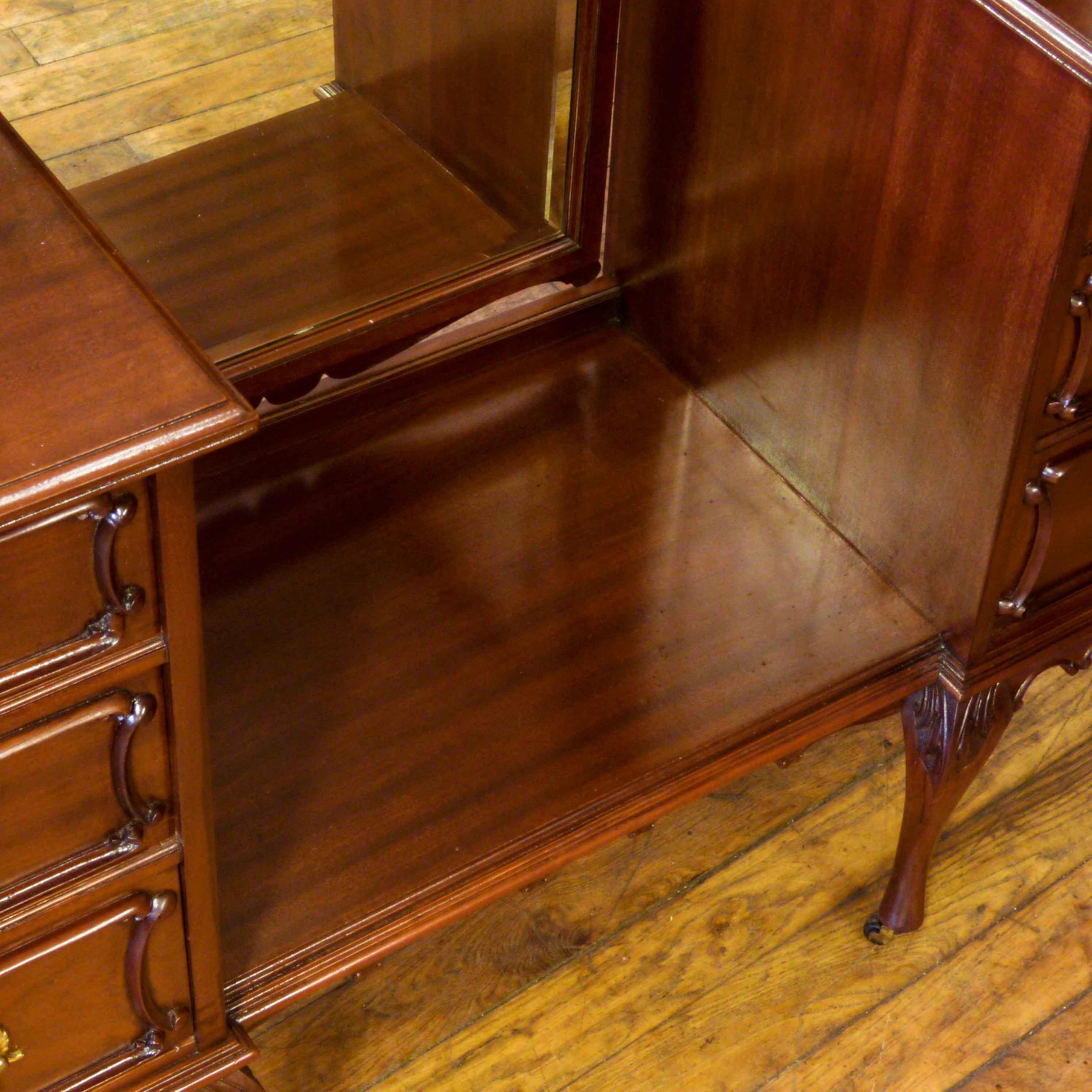 Late 19th Century Victorian Mahogany Dressing Table For Sale