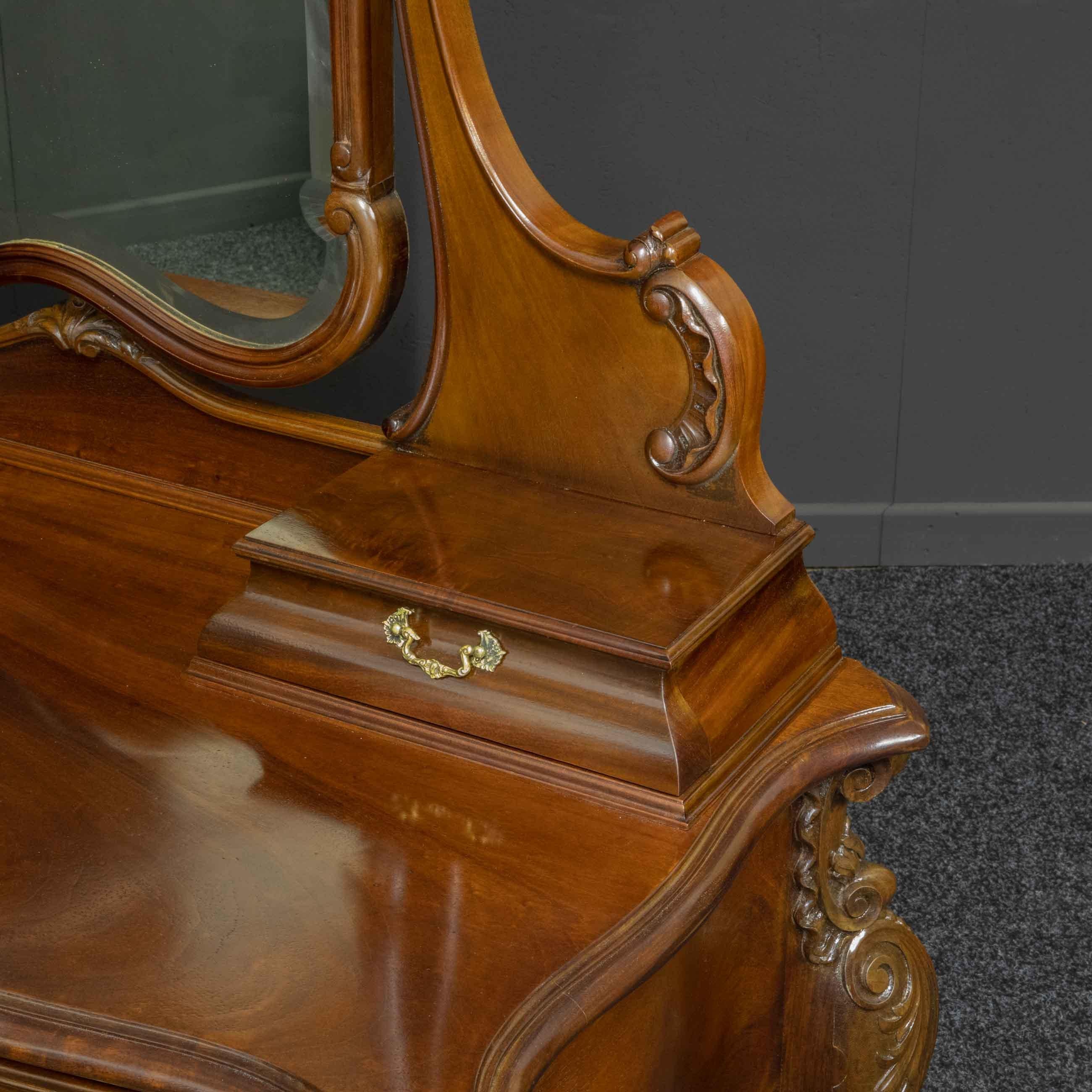 19th Century Victorian Mahogany Dressing Table For Sale