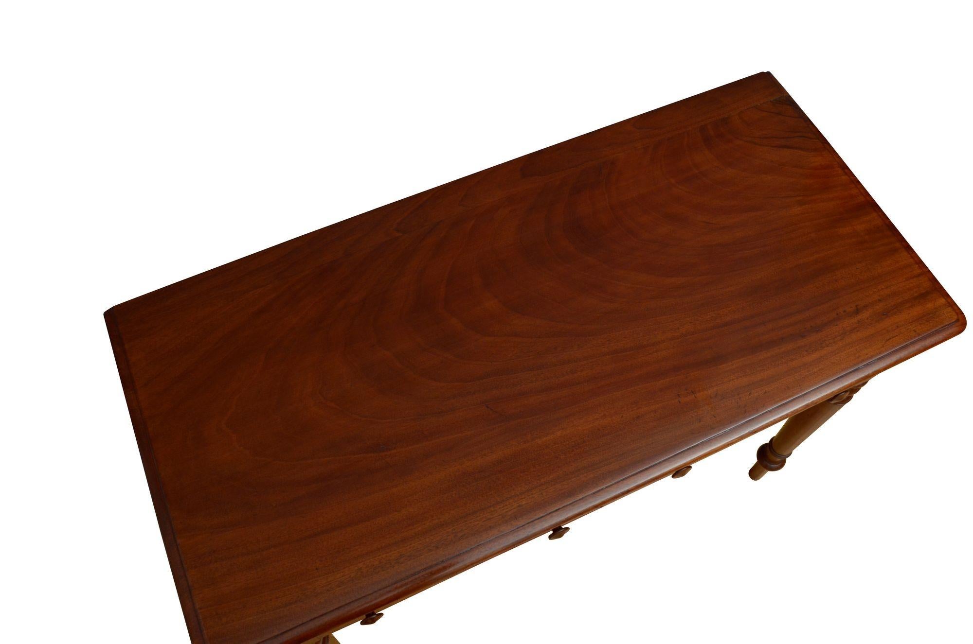XIXe siècle Table à langer victorienne en acajou Table à écrire en vente