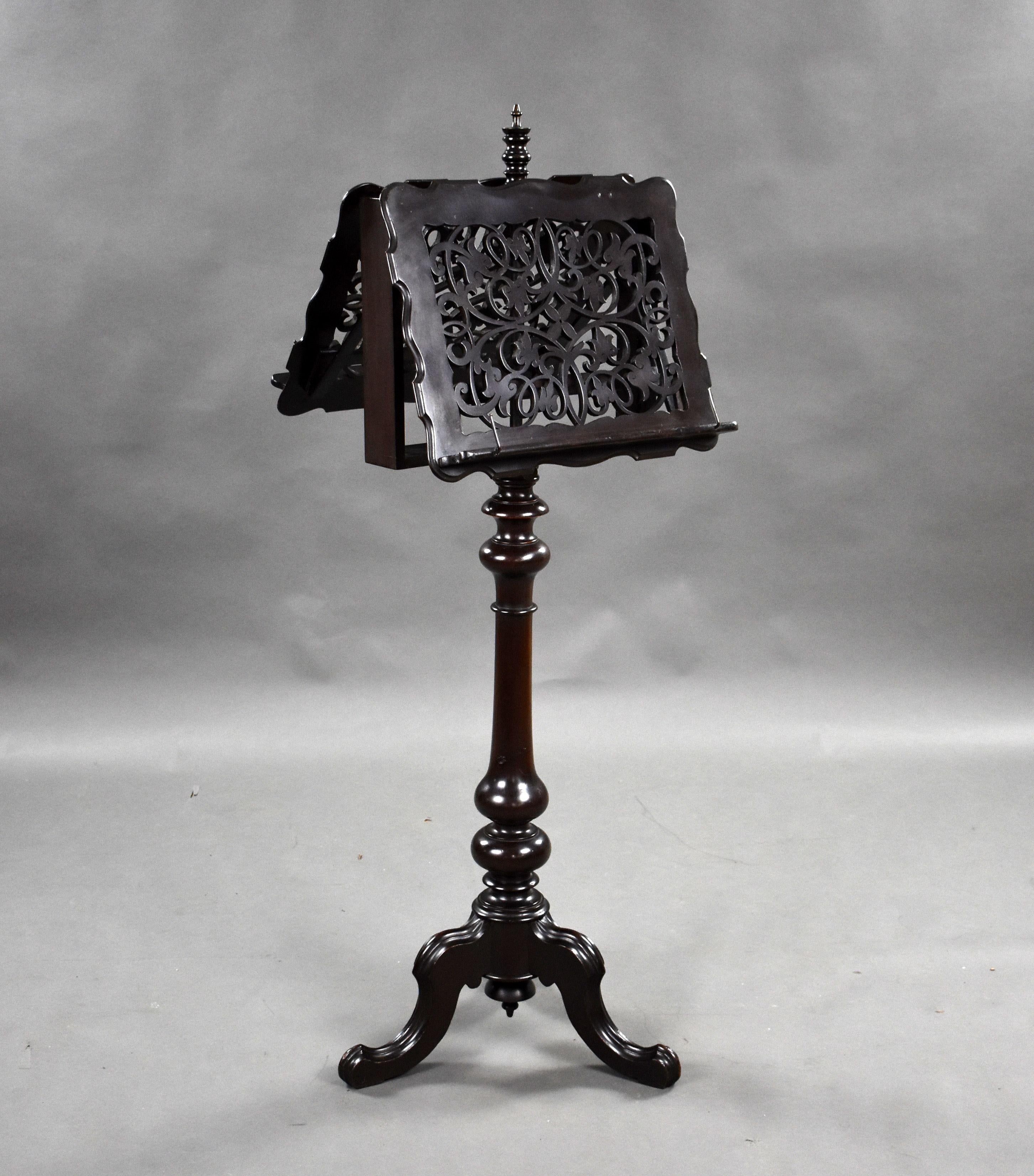 For sale is a good quality Victorian mahogany duet stand, having a swiveling fretwork top (height adjustable_ above a turned stem, standing on elegant feet, this piece remains in very good condition for its age.
Width: 47cm Depth: 45cm Height: 132cm