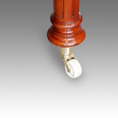 English Victorian Mahogany Extending Dining Table, 19th.century
