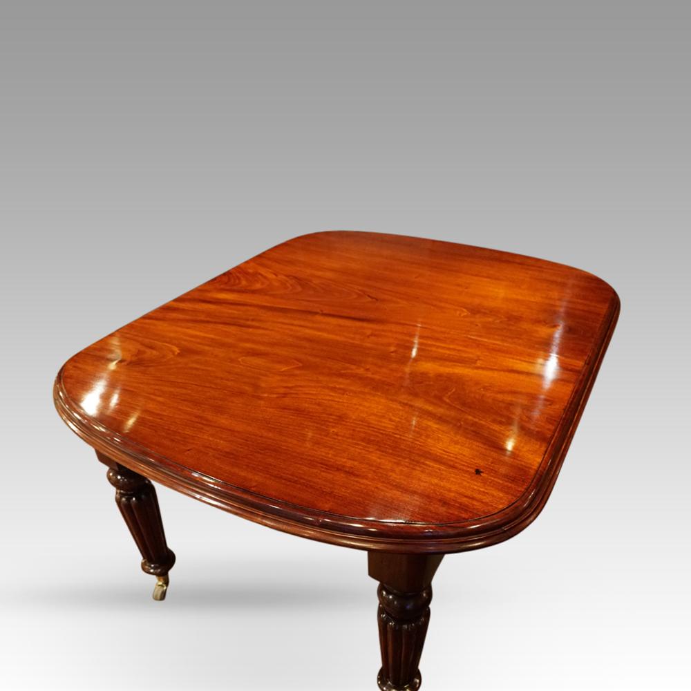 English Victorian mahogany extending dining table