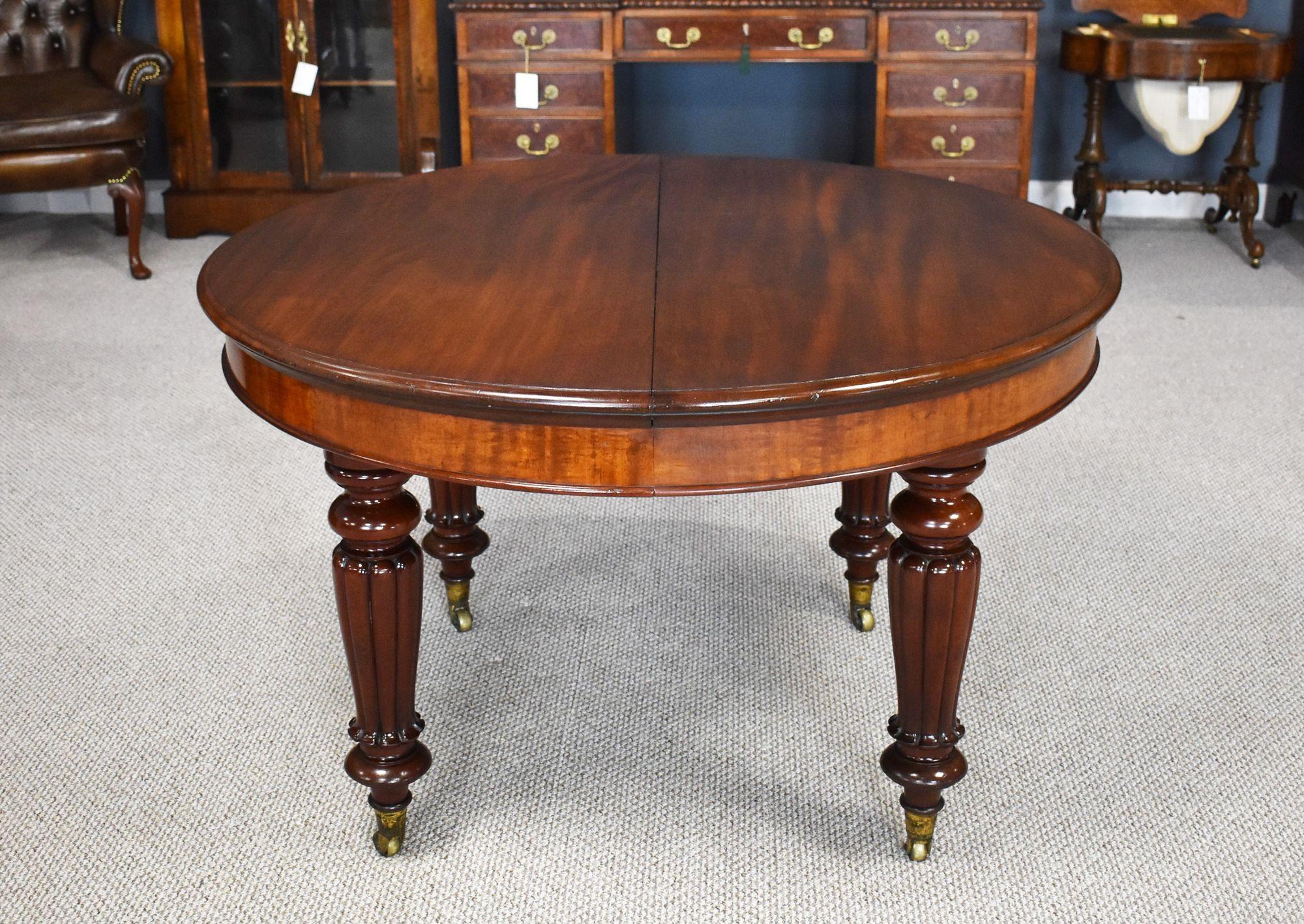 Victorian Mahogany Extending Dining Table In Good Condition In Chelmsford, Essex