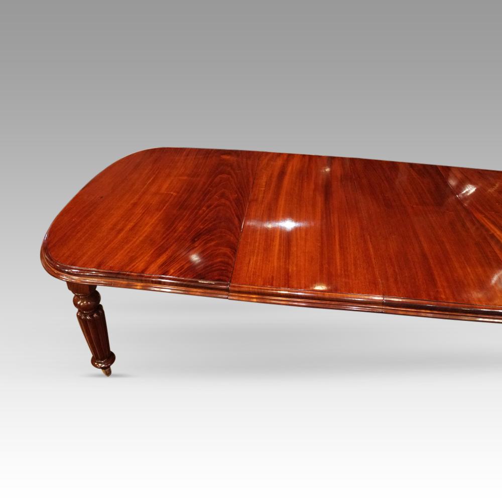 Mahogany Victorian mahogany extending dining table