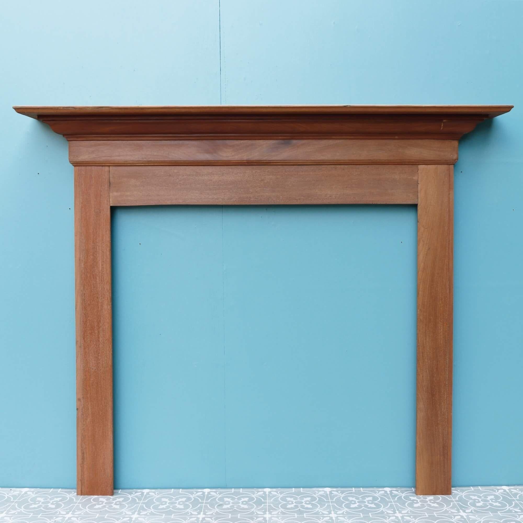 The simple profile of this Victorian mahogany mantel suits contemporary and traditional interiors alike. Dating from the early 20th century, it has a square moulded profile, tapering mantel and simple lines, making for an understated fireplace in
