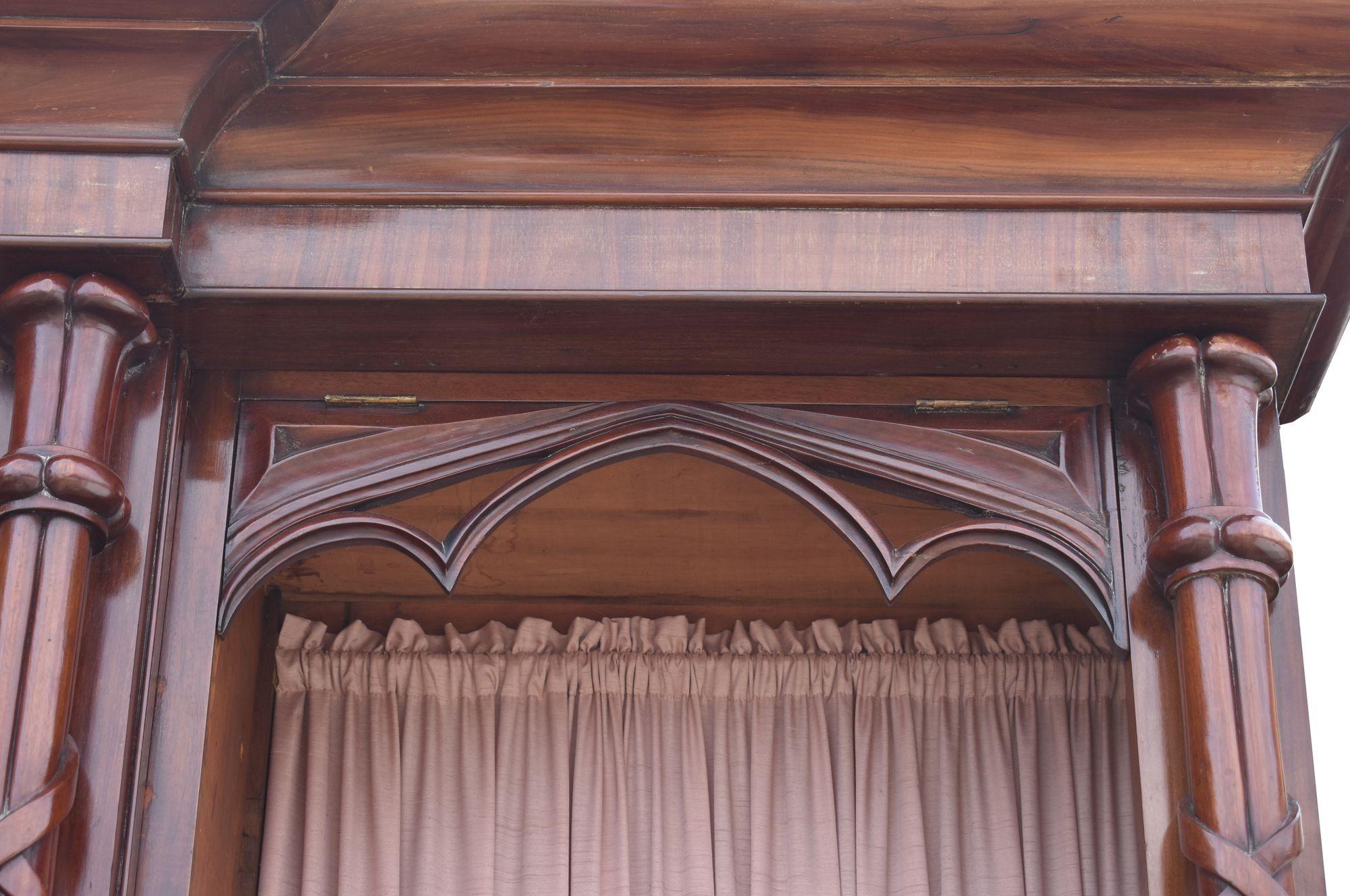 Libreria a ribalta vittoriana in mogano in stile Gothic Revival Puginstic in vendita 8