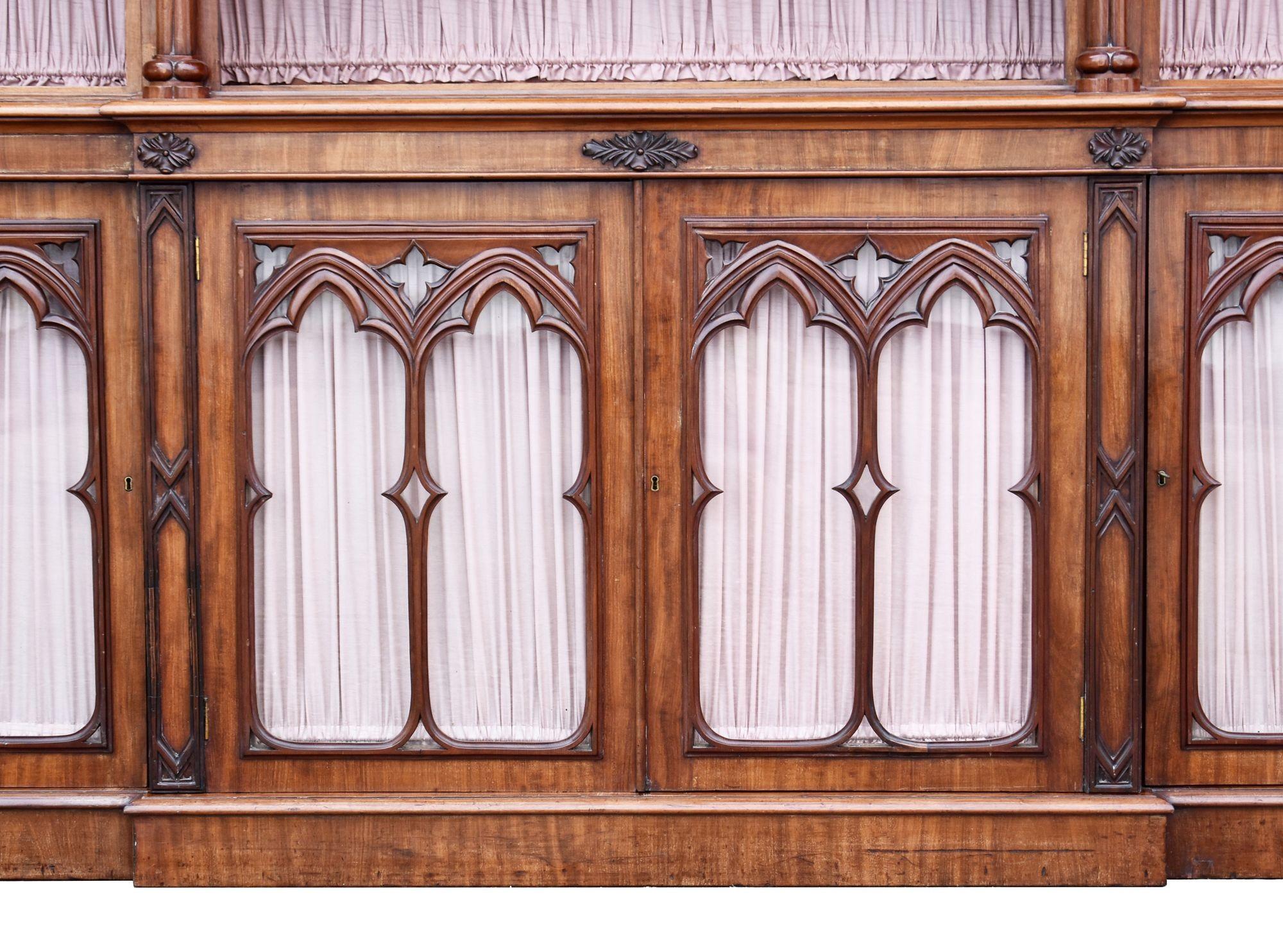 Libreria a ribalta vittoriana in mogano in stile Gothic Revival Puginstic in vendita 1