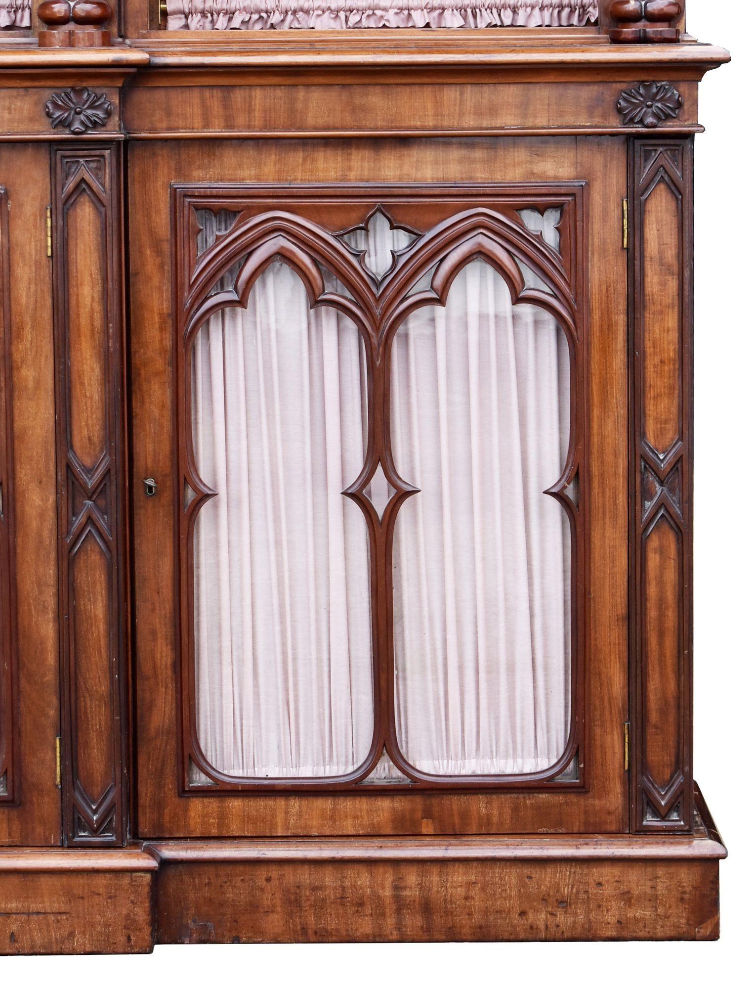 Libreria a ribalta vittoriana in mogano in stile Gothic Revival Puginstic in vendita 2