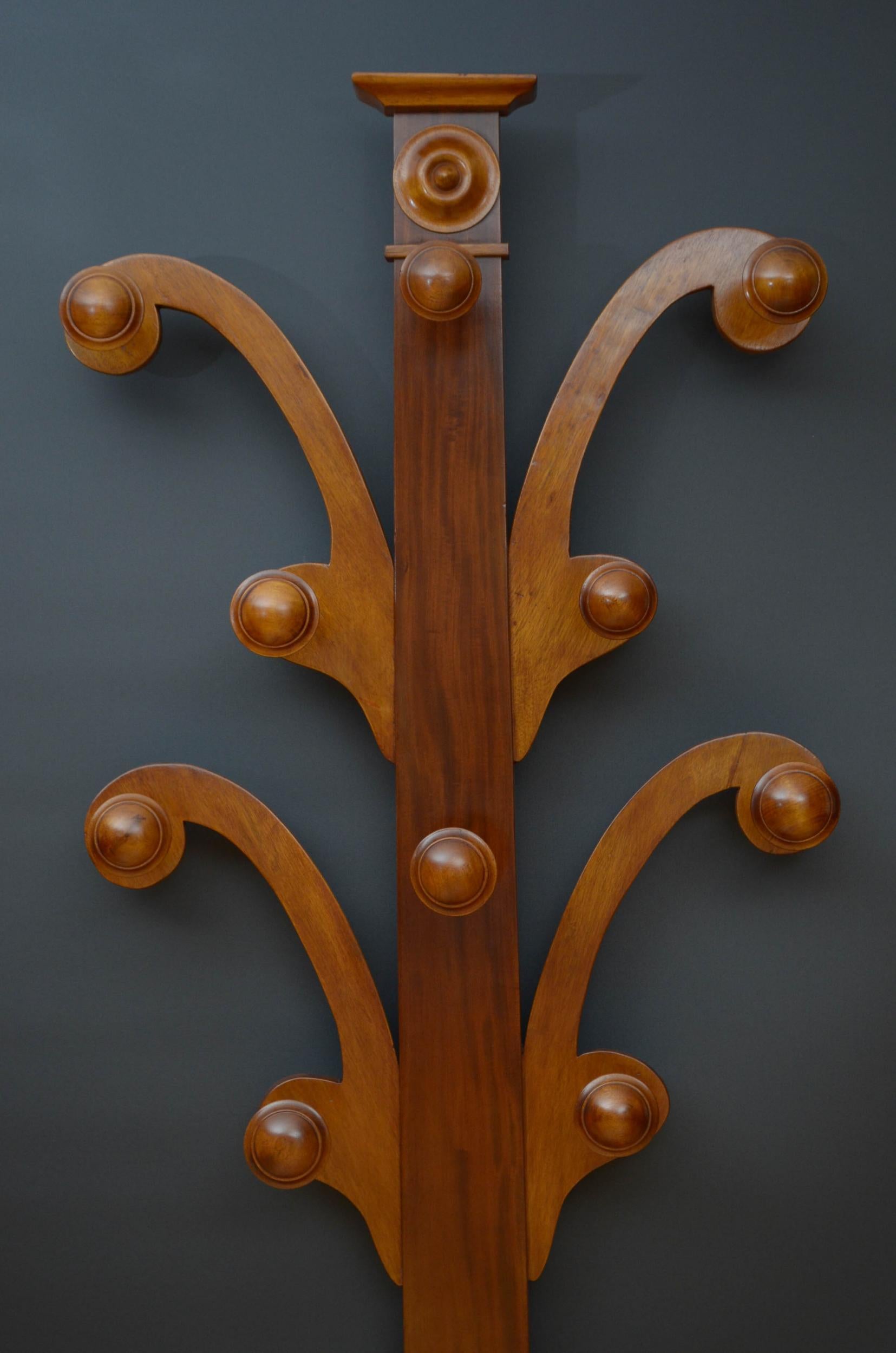 Victorian Mahogany Hall Stand In Good Condition In Whaley Bridge, GB