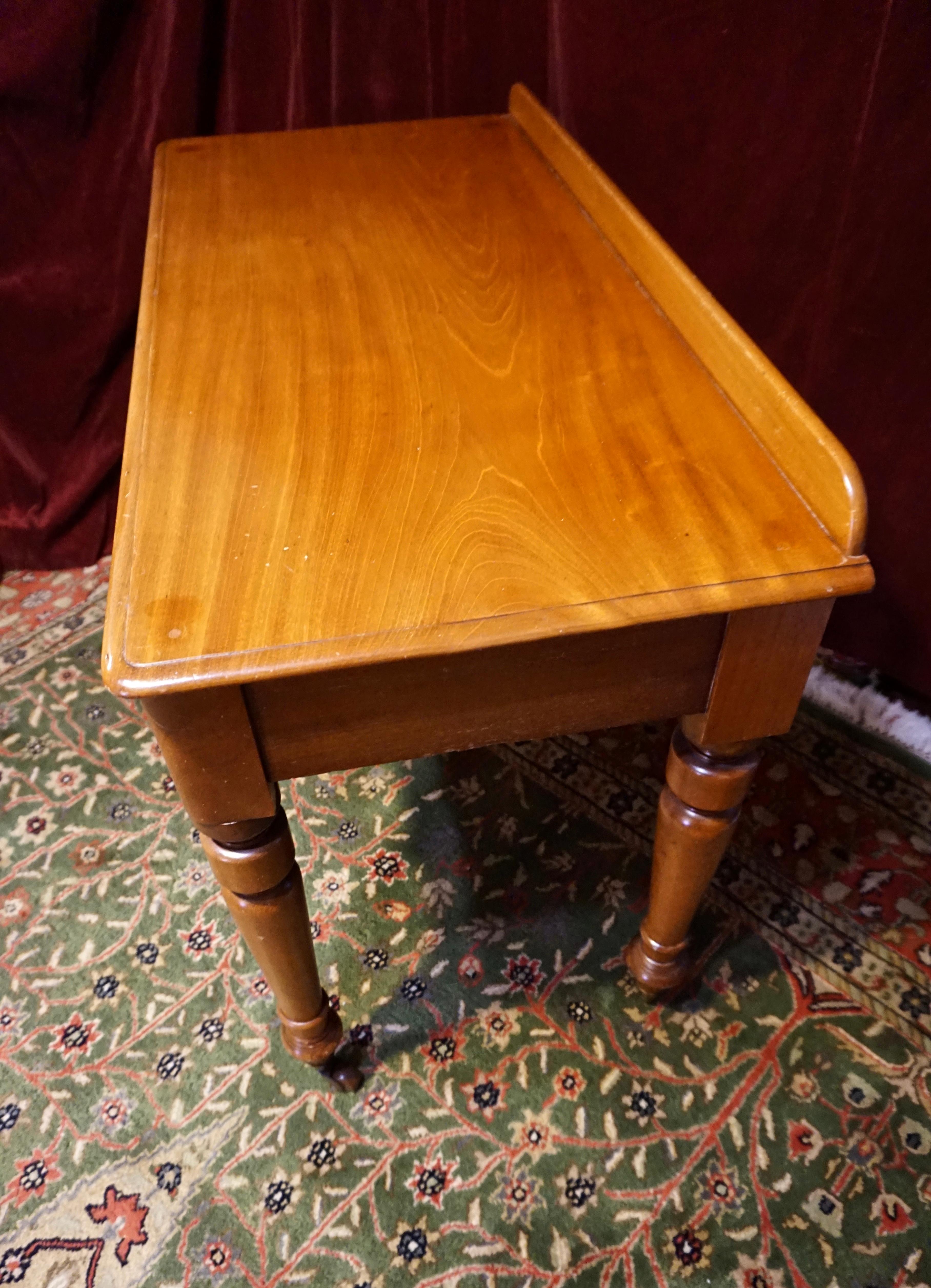Table à écrire coloniale en acajou faite à la main, console Cum sur roulettes en porcelaine en vente 7