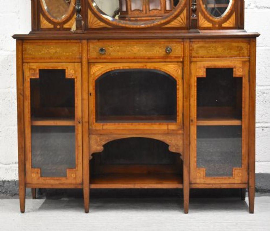 For sale is a Victorian mahogany inlaid mirror back sideboard. Remaining in good condition, showing minor signs of wear commensurate with age and use.

Width: 54