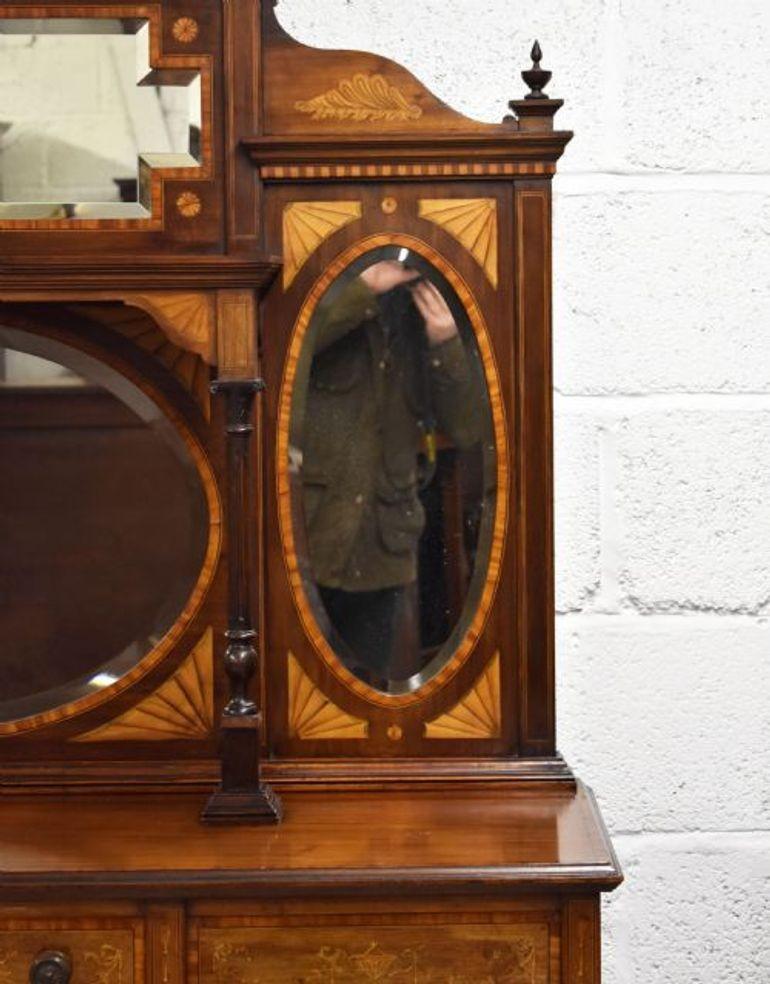 Mogano Credenza vittoriana in mogano intarsiato con schienale a specchio in vendita