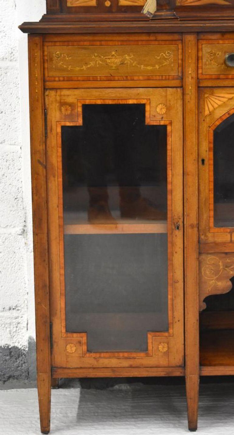 Credenza vittoriana in mogano intarsiato con schienale a specchio in vendita 1