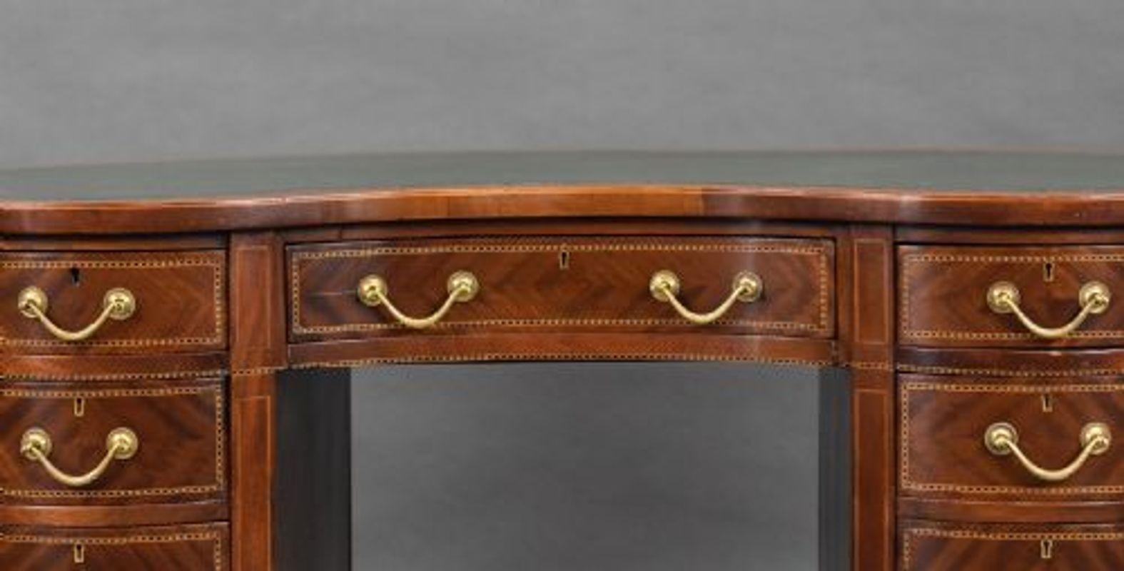 English Victorian Mahogany Kidney Shaped Desk by Wolfe & Hollander For Sale
