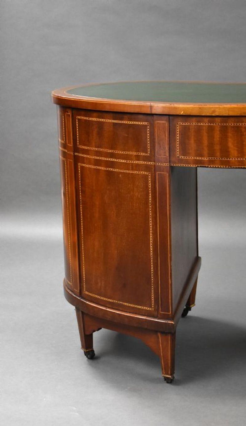 Viktorianischer Mahagoni-Schreibtisch in Knochenform von Wolfe & Hollander im Angebot 3