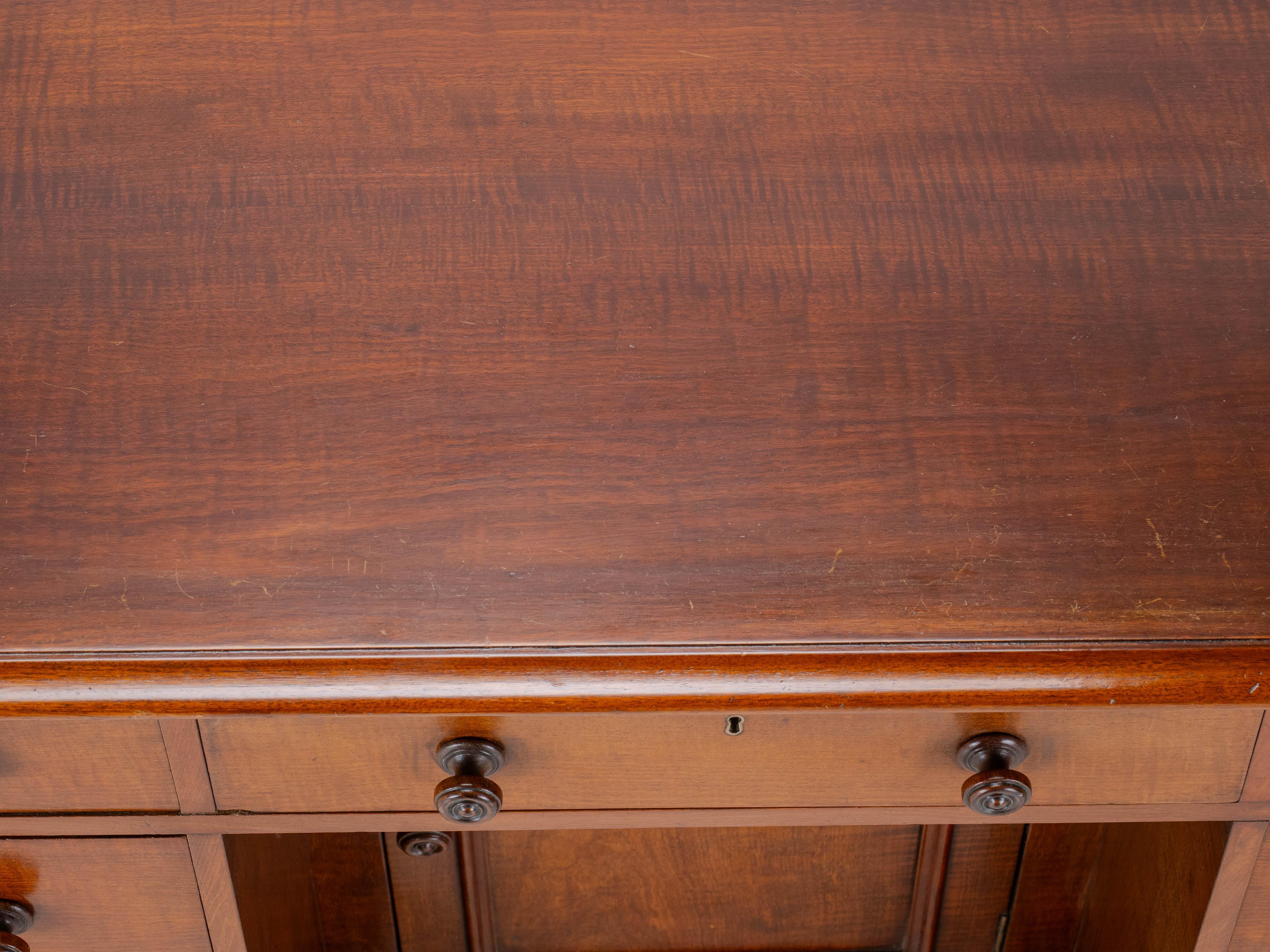 Victorian Mahogany Kneehole Desk circa 1870, 19th Century For Sale 9