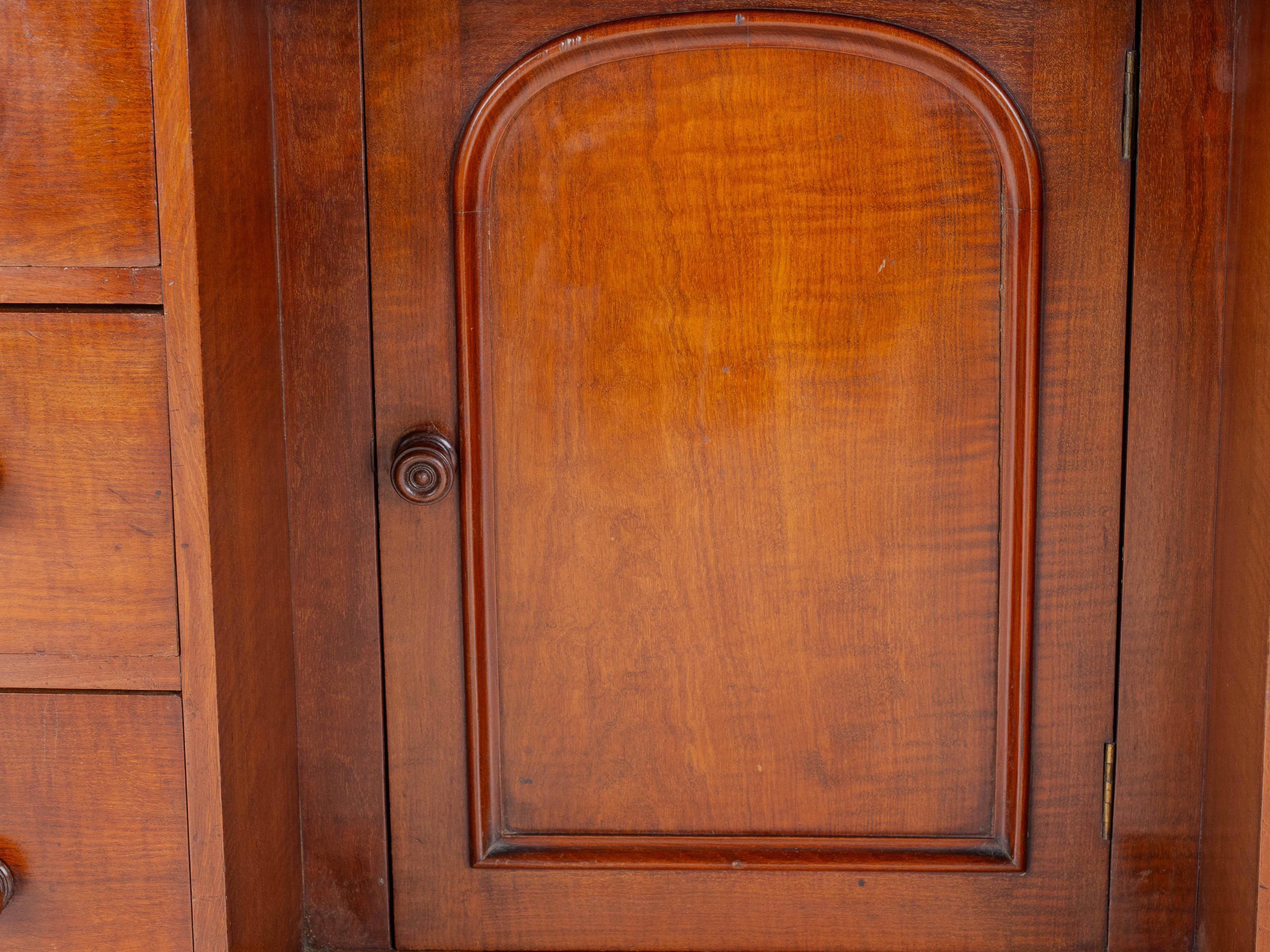 Victorian Mahogany Kneehole Desk circa 1870, 19th Century For Sale 10