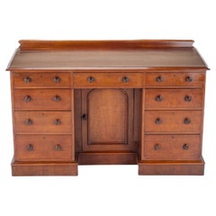 Victorian Mahogany Kneehole Desk circa 1870, 19th Century